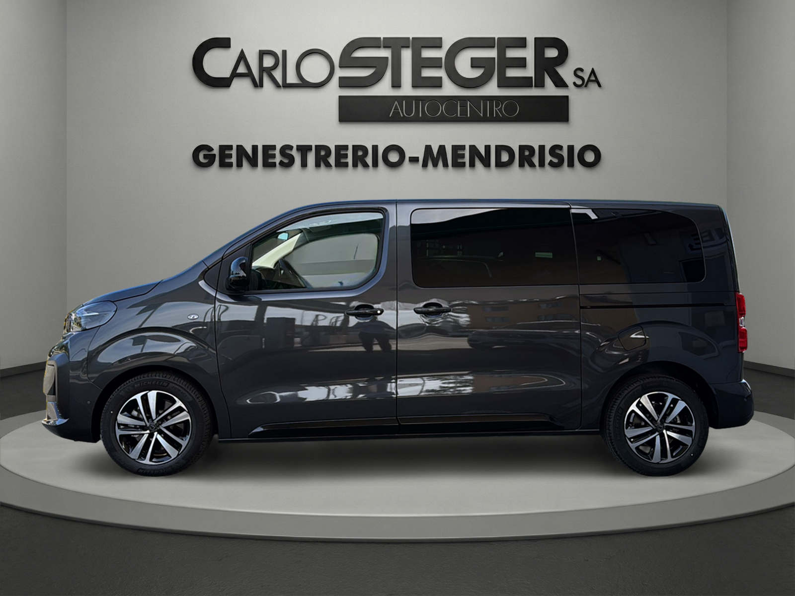 PEUGEOT Traveller 2.2 BlueHDi Family Edition Standard EAT8-showroom-element-2