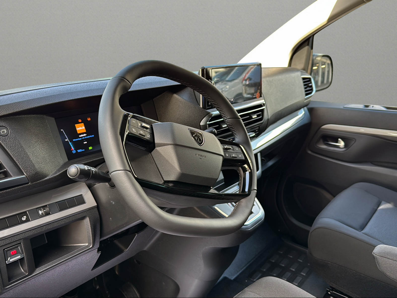 PEUGEOT Traveller 2.2 BlueHDi Family Edition Standard EAT8-image-4