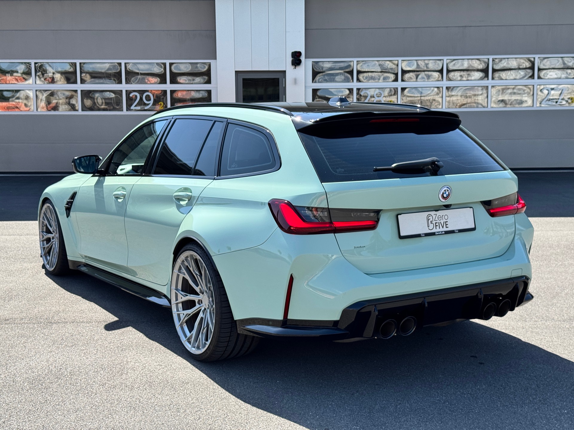 BMW M3 Touring xDrive Competition M-showroom-element-3
