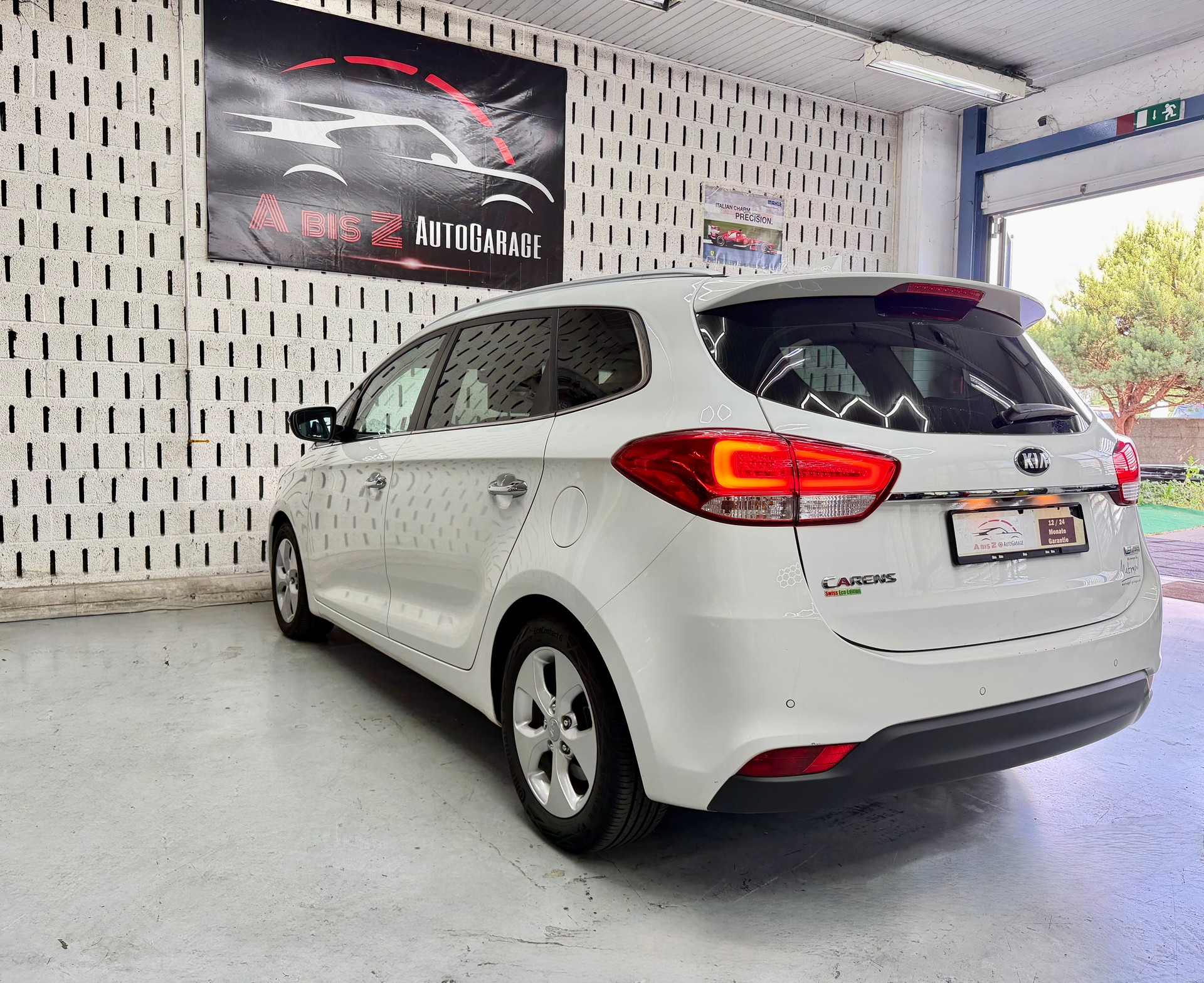 KIA Carens 1.7 CRDi Swiss Eco Edition DCT-image-15