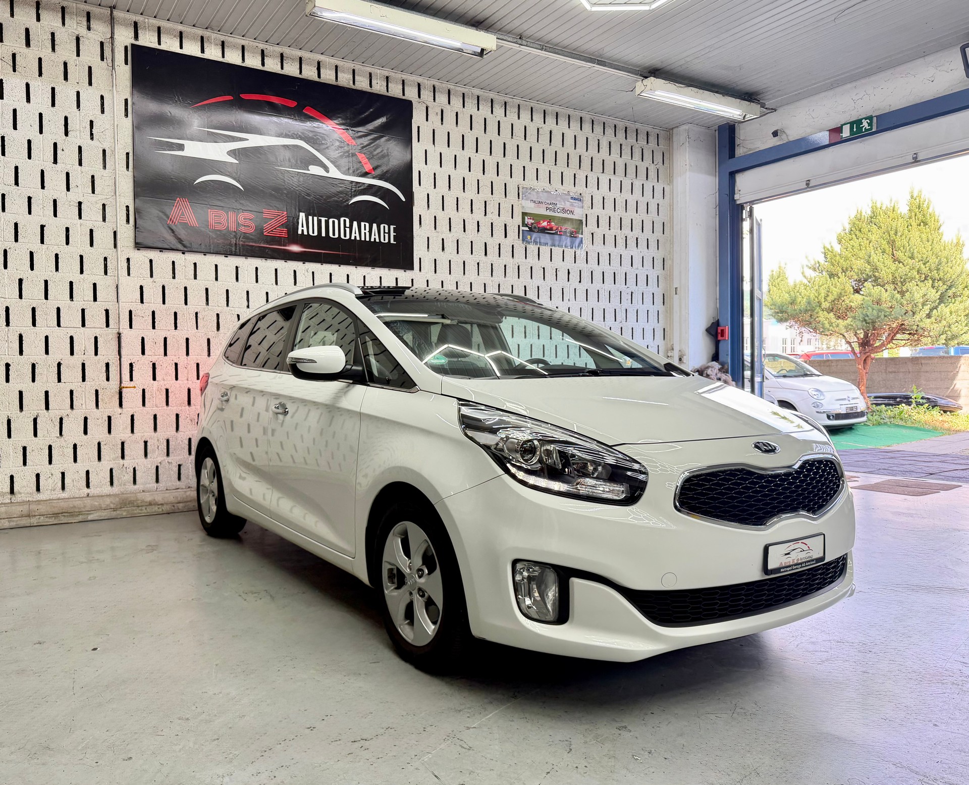 KIA Carens 1.7 CRDi Swiss Eco Edition DCT-image-2