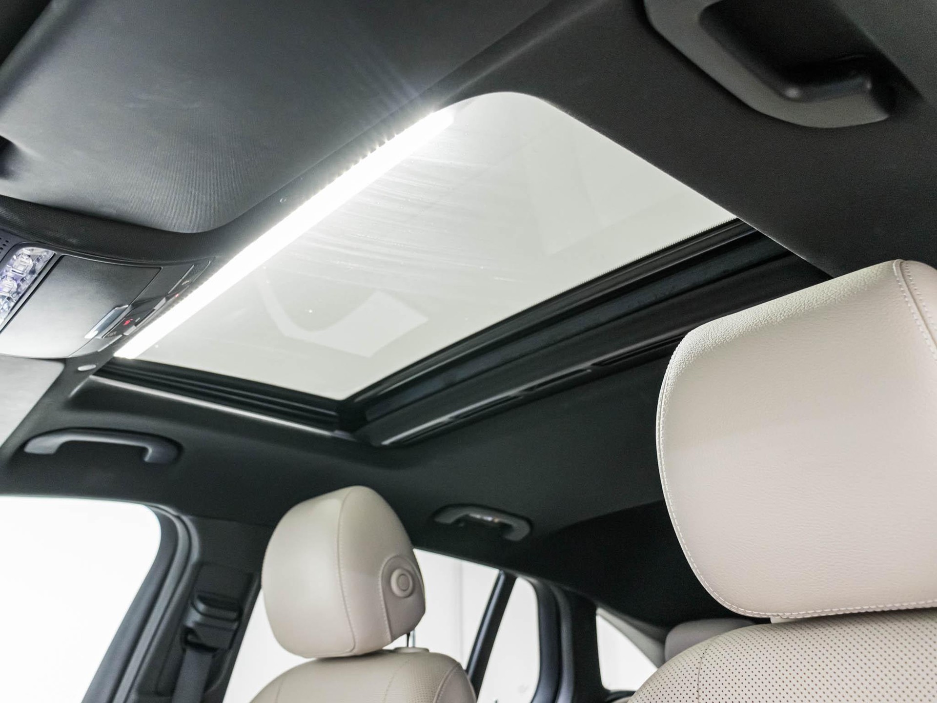 MERCEDES-BENZ EQC 400 4MATIC-image-8