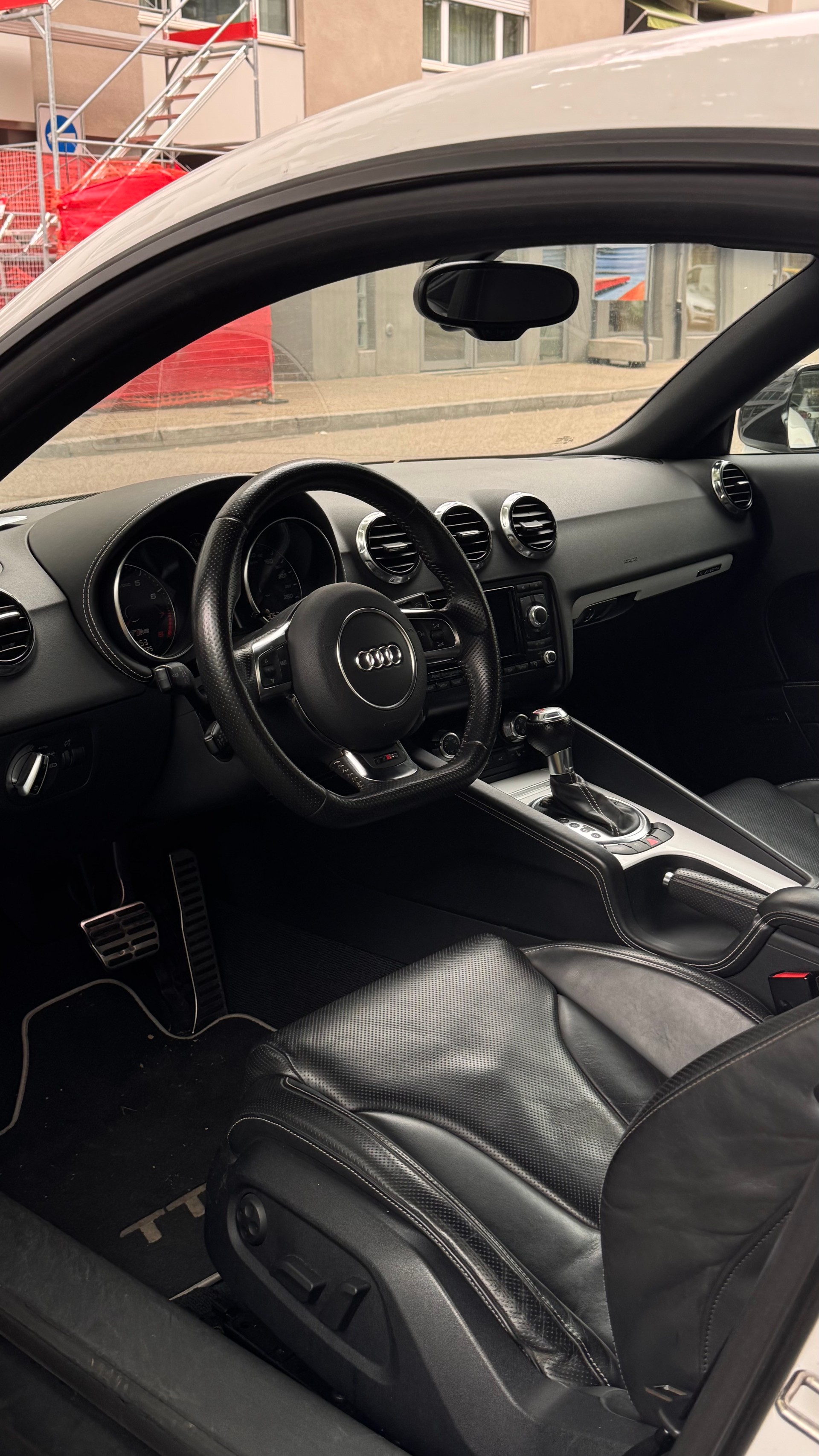 AUDI TT RS 2.5 TFSI Plus quattro S-Tronic-image-4