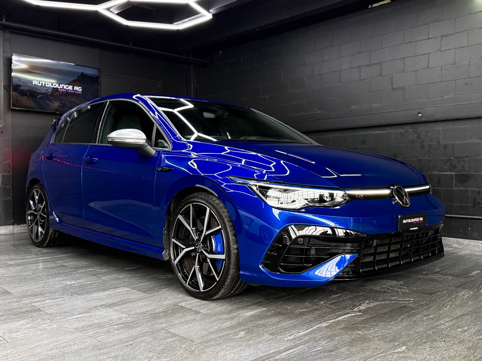 VW Golf 2.0 TSI R DSG 4Motion Akrapovič Performance-showroom-element-1