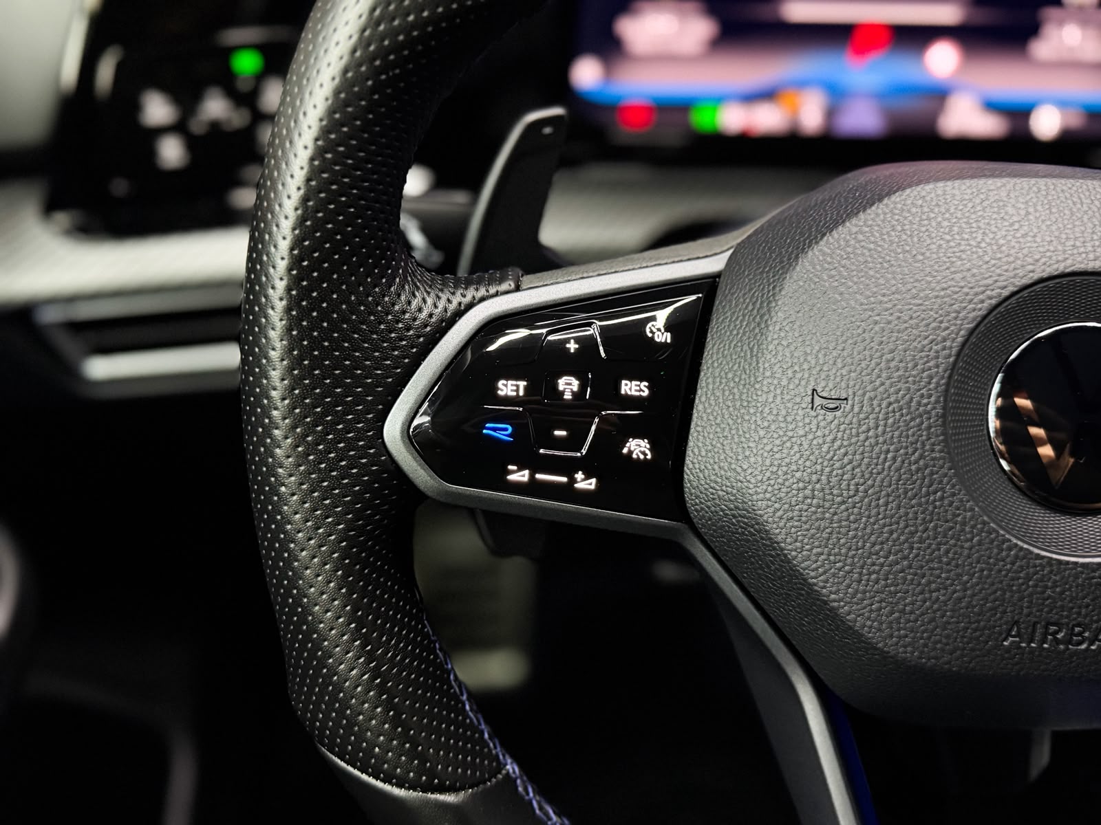 VW Golf 2.0 TSI R DSG 4Motion Akrapovič Performance-image-9