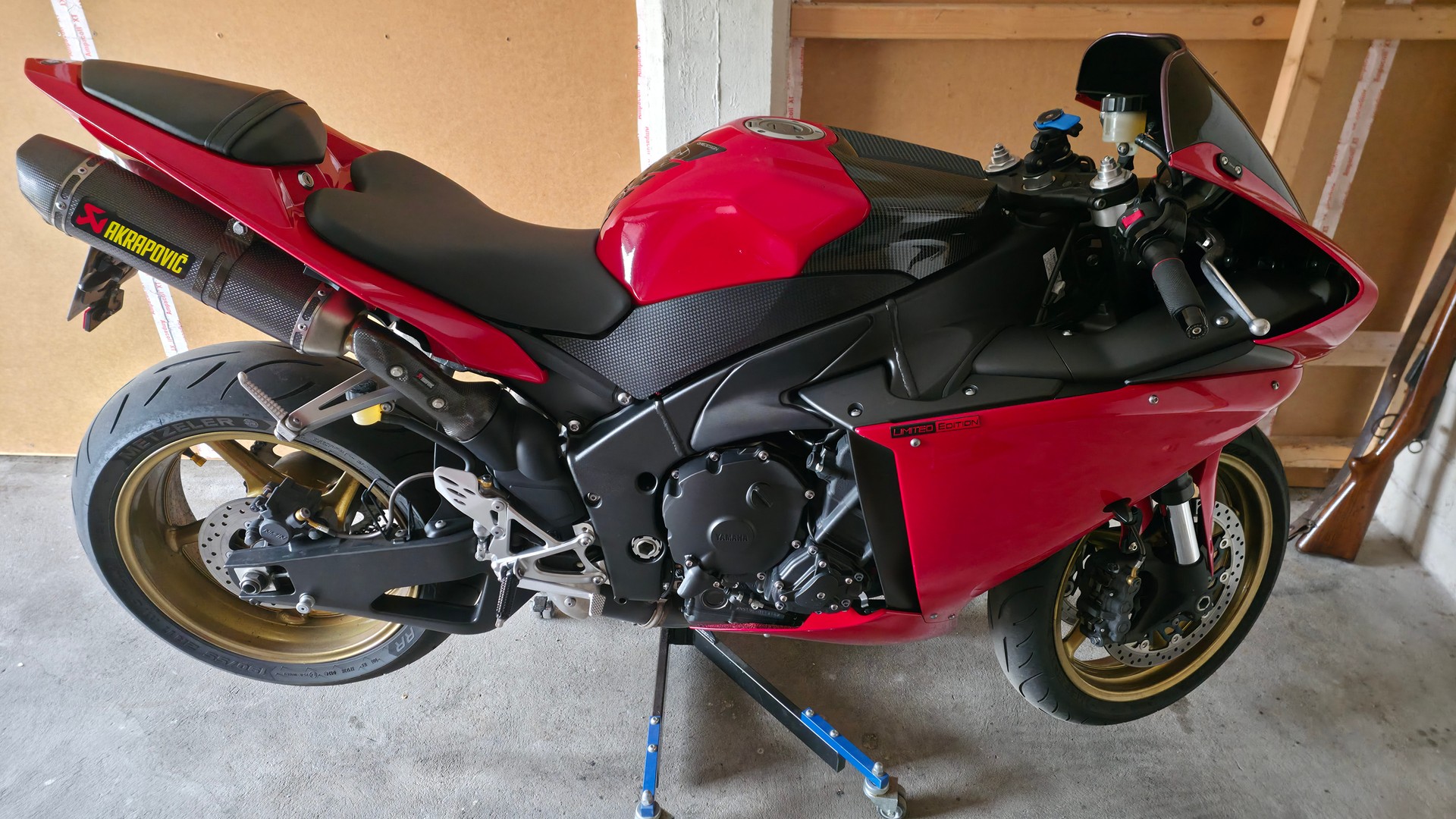 YAMAHA YZF-R1-image-1