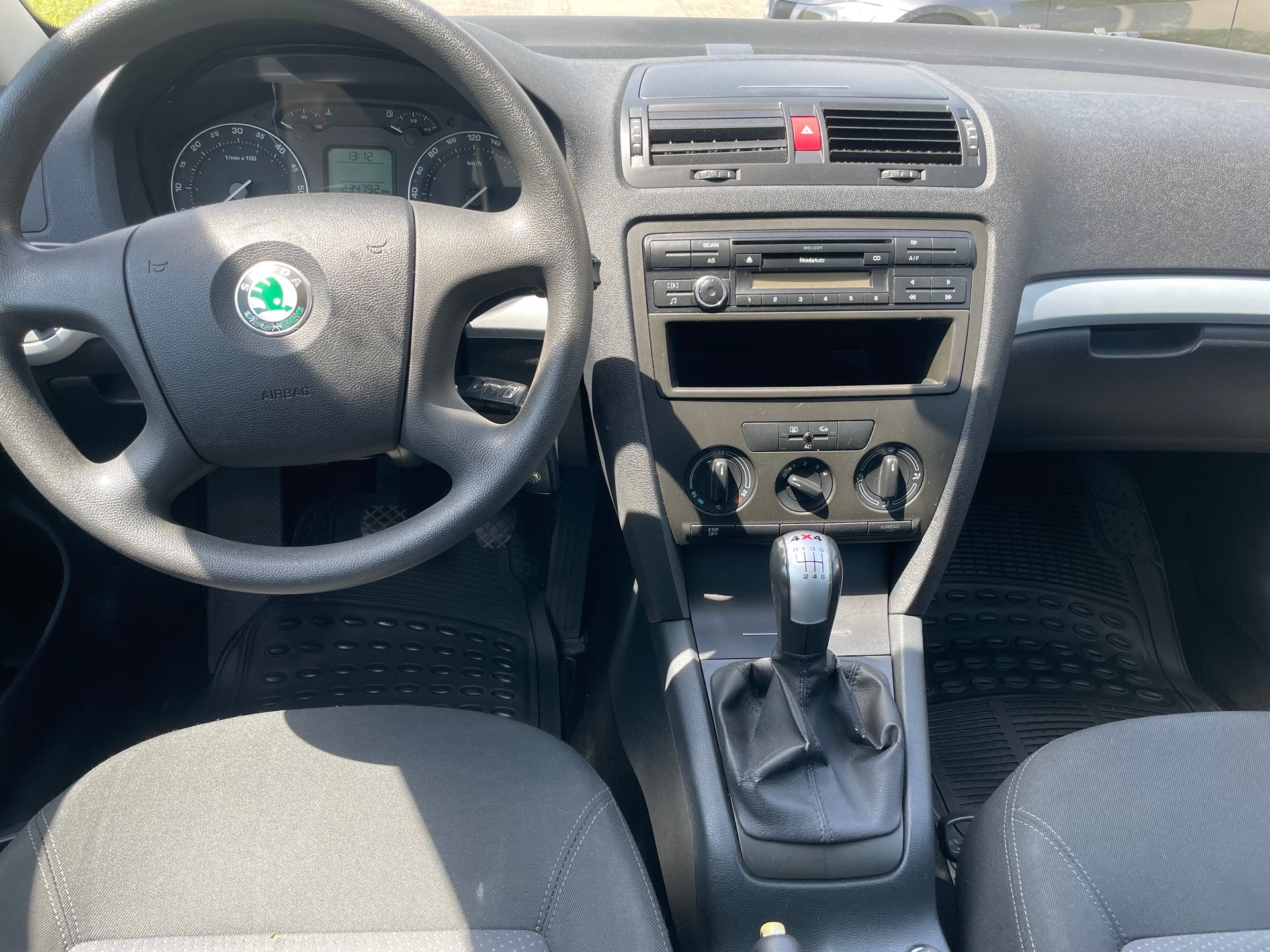 SKODA Octavia 1.9 TDI Adventure 4x4-image-10