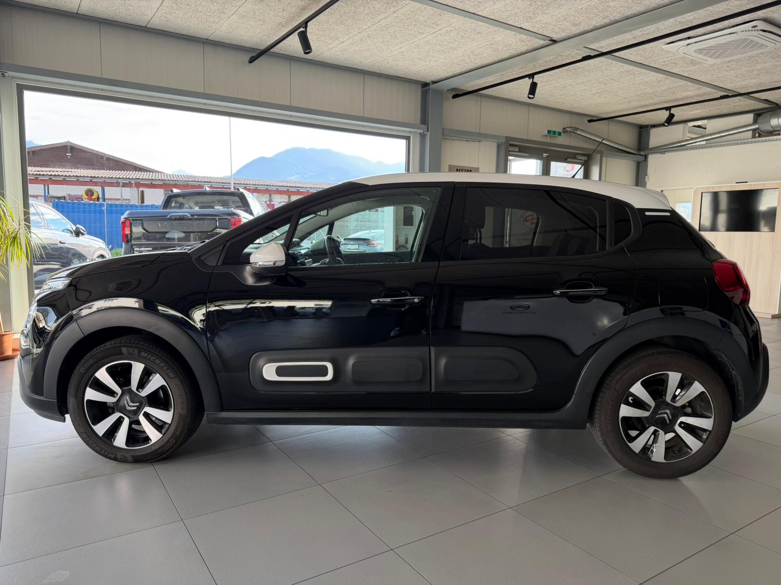 CITROEN C3 1.2i PureTech Swiss Edition EAT6-showroom-element-1