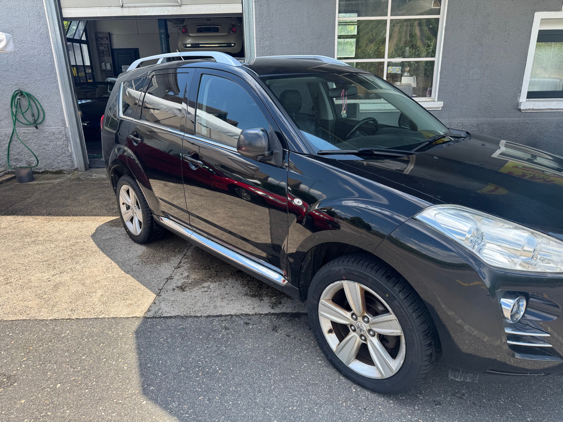 PEUGEOT 4007 2.2 HDi Platinum Edition DCS6-image-3