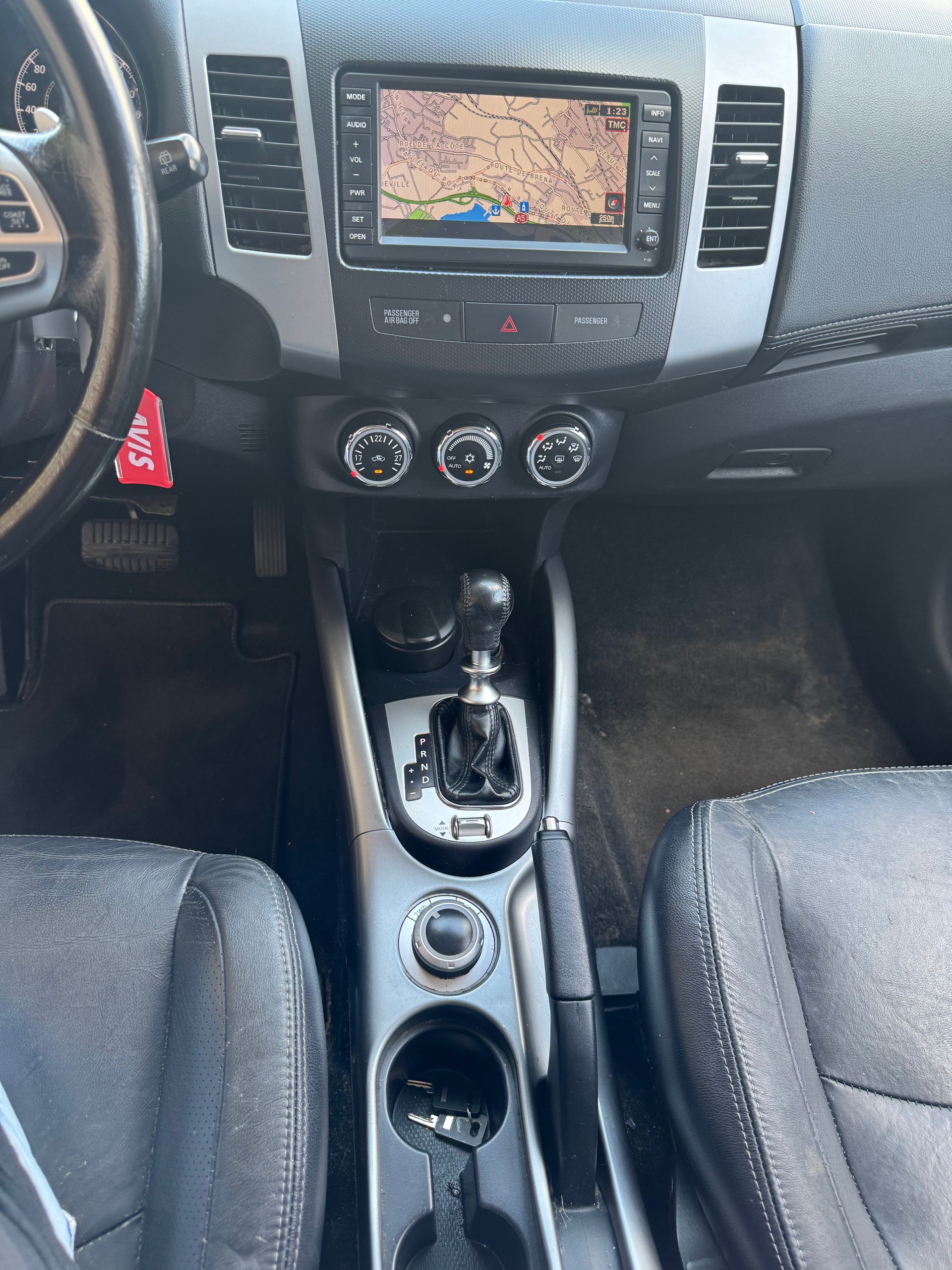 PEUGEOT 4007 2.2 HDi Platinum Edition DCS6-image-8