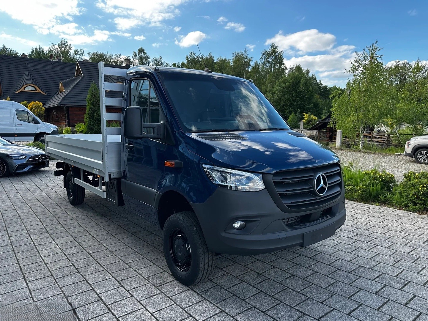 MERCEDES-BENZ Sprinter 319 CDI Lang 9G-TRONIC 4x4-showroom-element-1