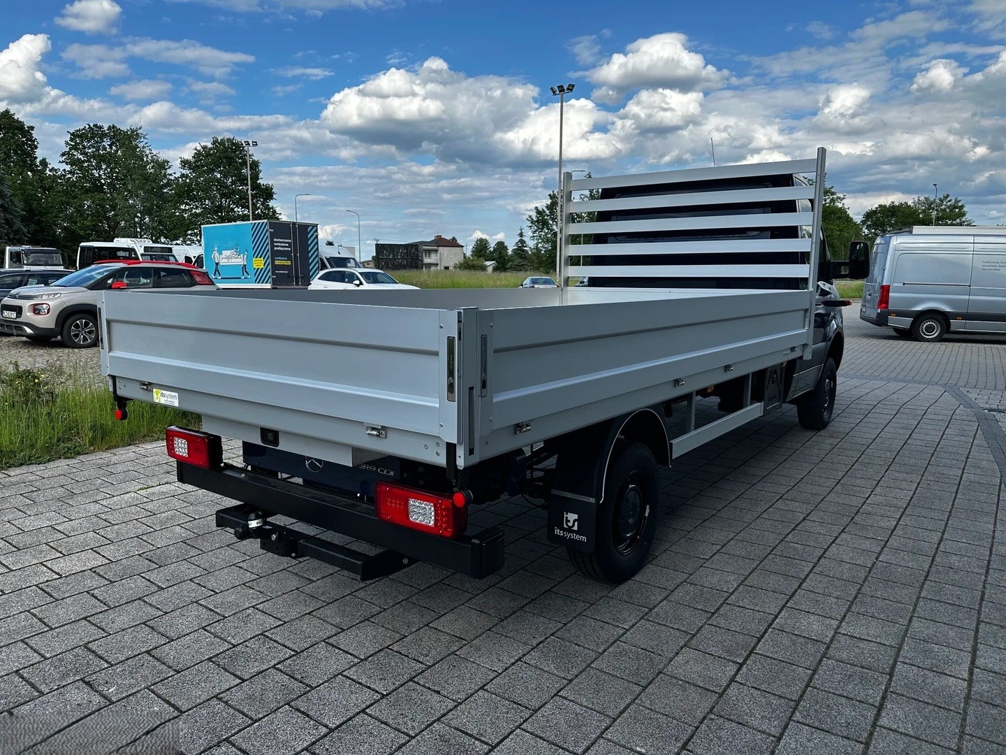 MERCEDES-BENZ Sprinter 319 CDI Lang 9G-TRONIC 4x4-showroom-element-3