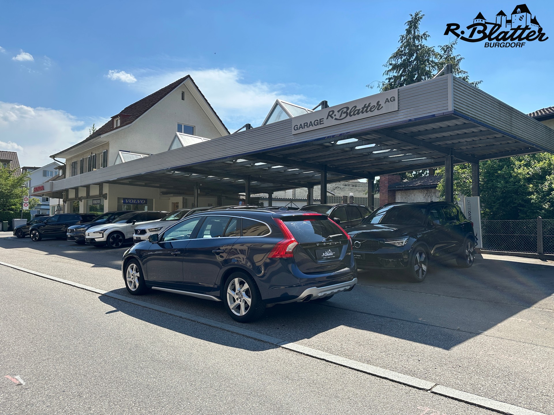 VOLVO V60 2.0T Momentum-showroom-element-3