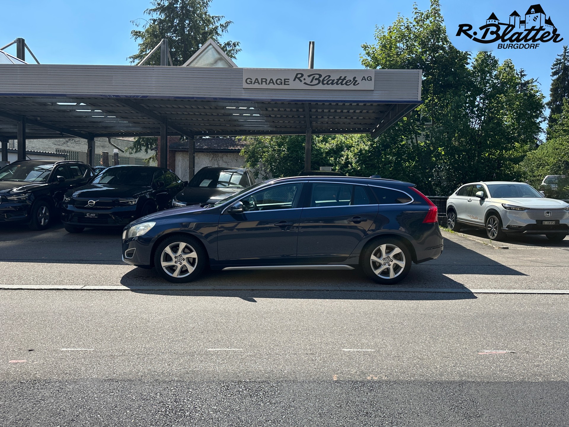 VOLVO V60 2.0T Momentum-showroom-element-2