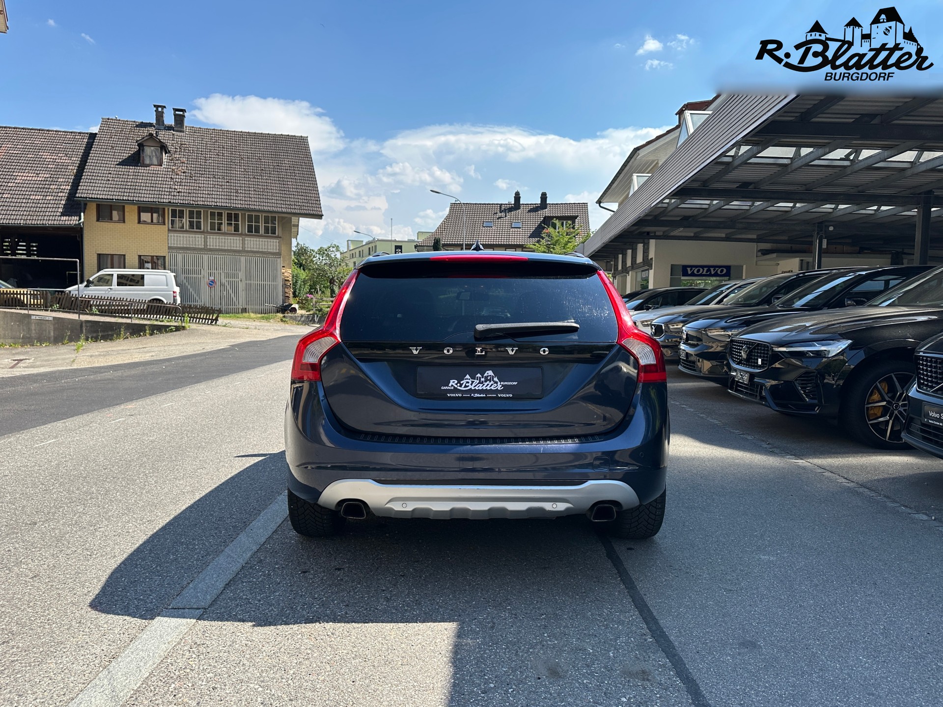 VOLVO V60 2.0T Momentum-image-4