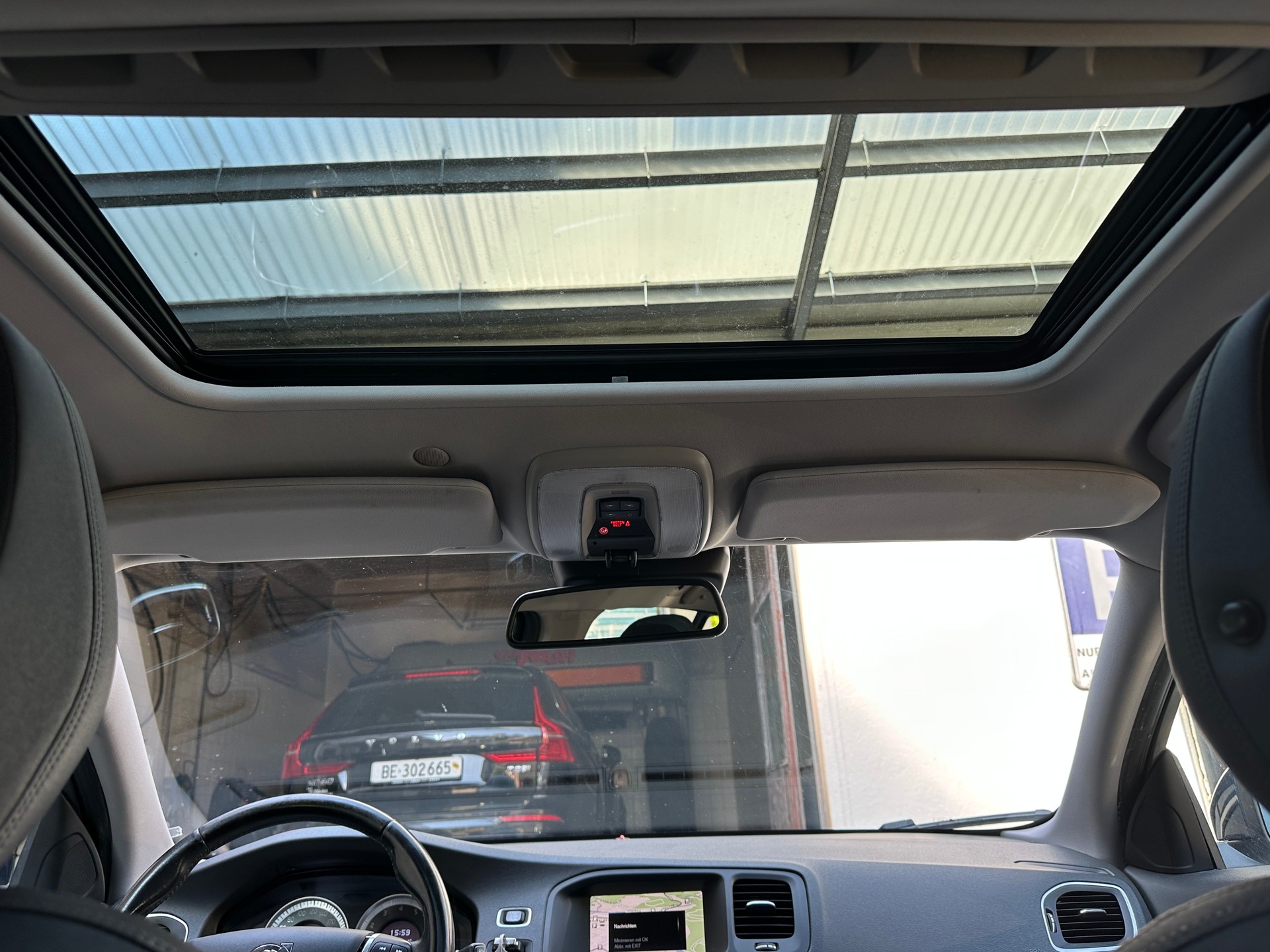 VOLVO V60 2.0T Momentum-image-16