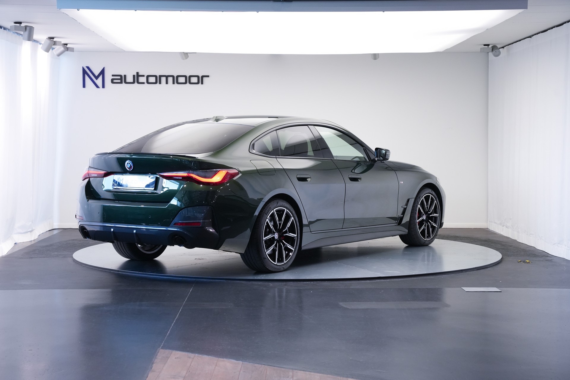 BMW 430i Gran Coupé M Sport PRO Steptronic *Carbon* *Sanremo grün* *50 Jahre* *Glasdach*-image-4