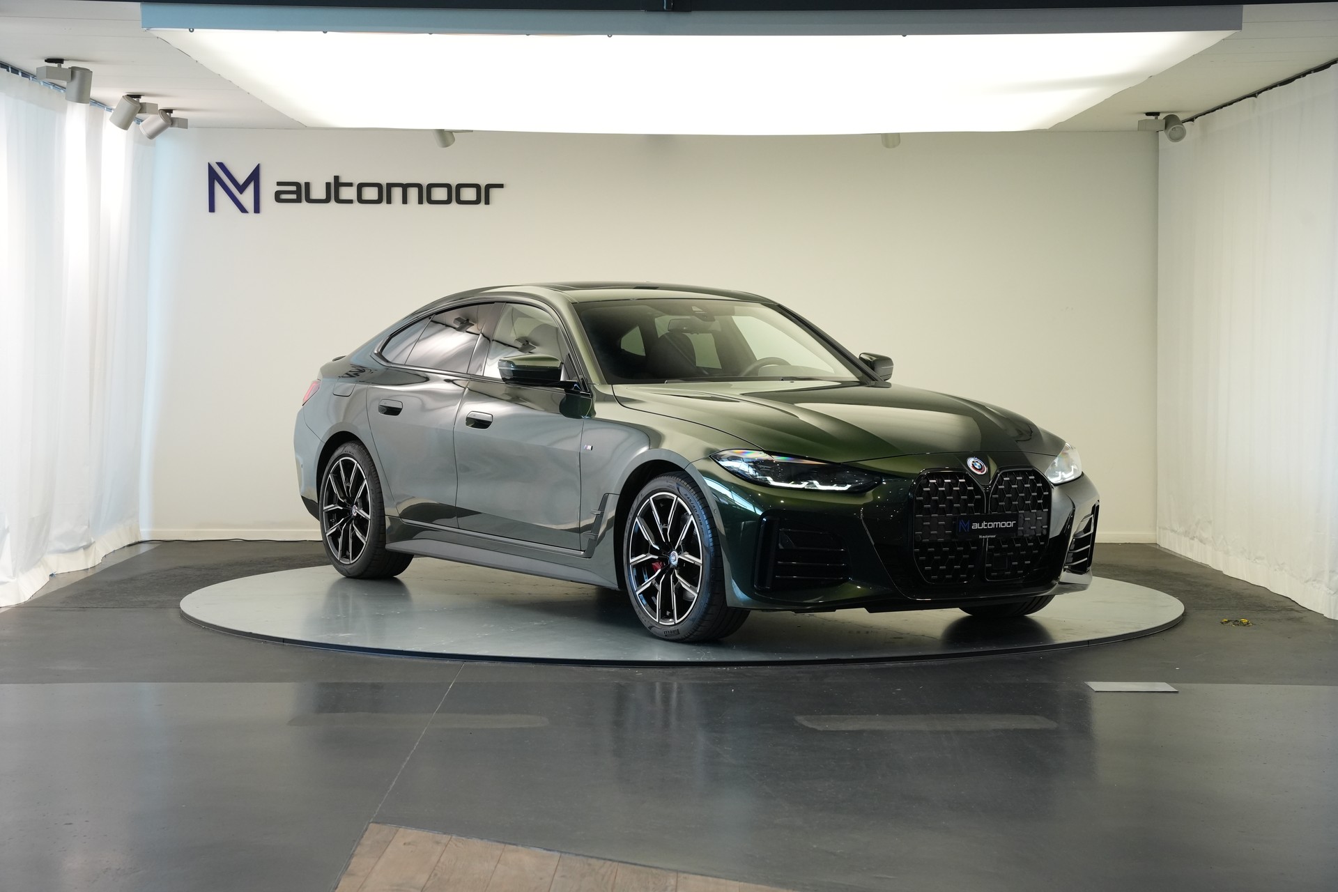 BMW 430i Gran Coupé M Sport PRO Steptronic *Carbon* *Sanremo grün* *50 Jahre* *Glasdach*-showroom-element-2