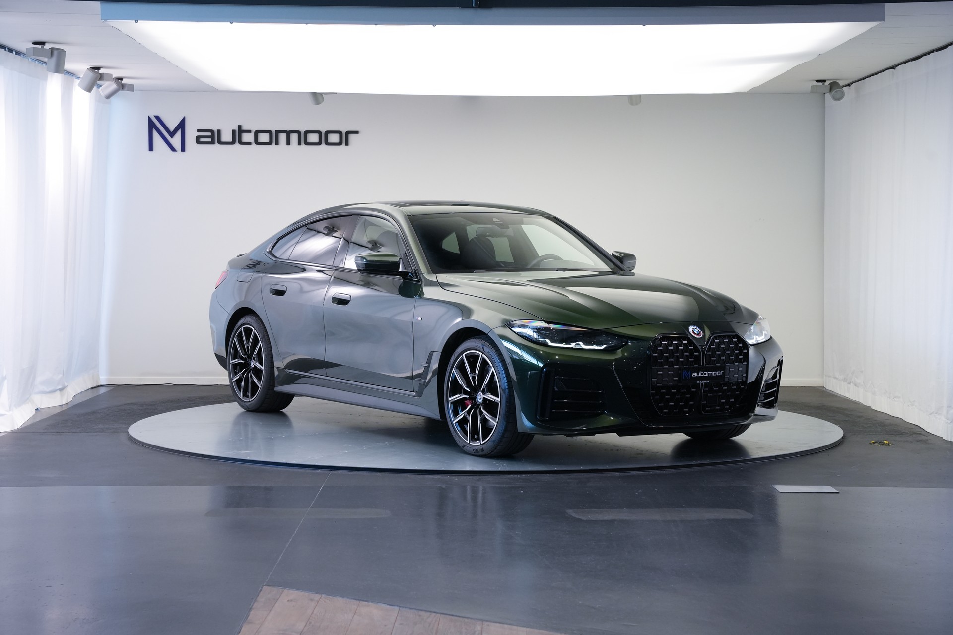 BMW 430i Gran Coupé M Sport PRO Steptronic *Carbon* *Sanremo grün* *50 Jahre* *Glasdach*-showroom-element-2