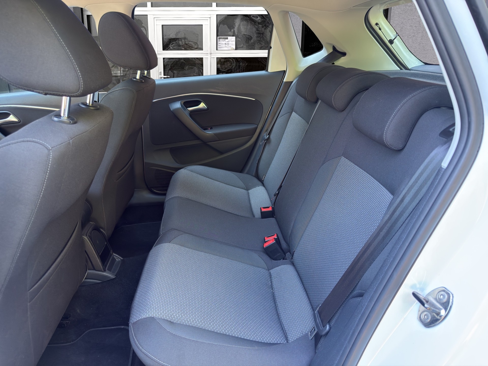 VW Polo 1.2 TSI BMT R-Line-image-17