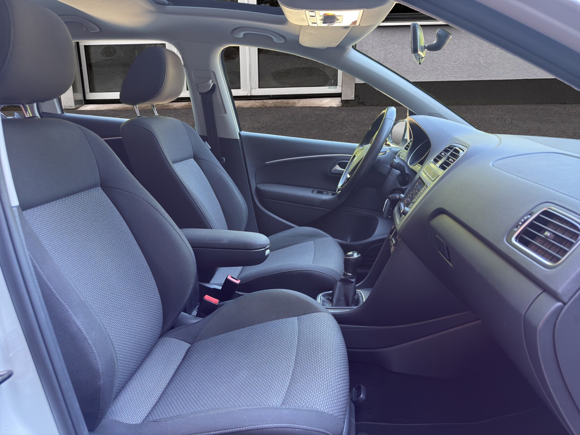 VW Polo 1.2 TSI BMT R-Line-image-16