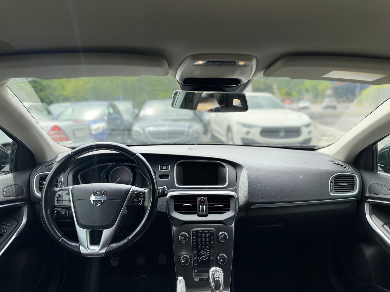 VOLVO V40 D2 Momentum-image-9