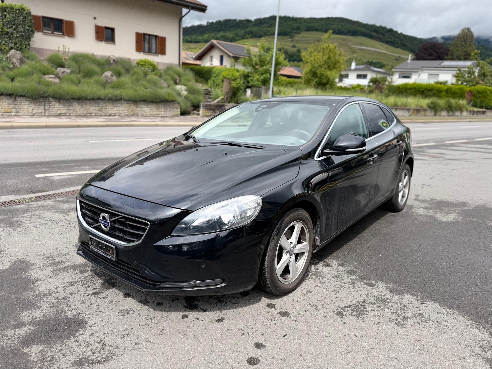 VOLVO V40 D2 Momentum-image-2