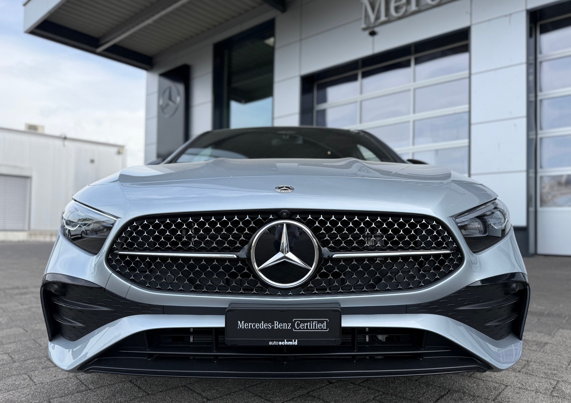 MERCEDES-BENZ A 250 e AMG Line 8G-DCT-showroom-element-2