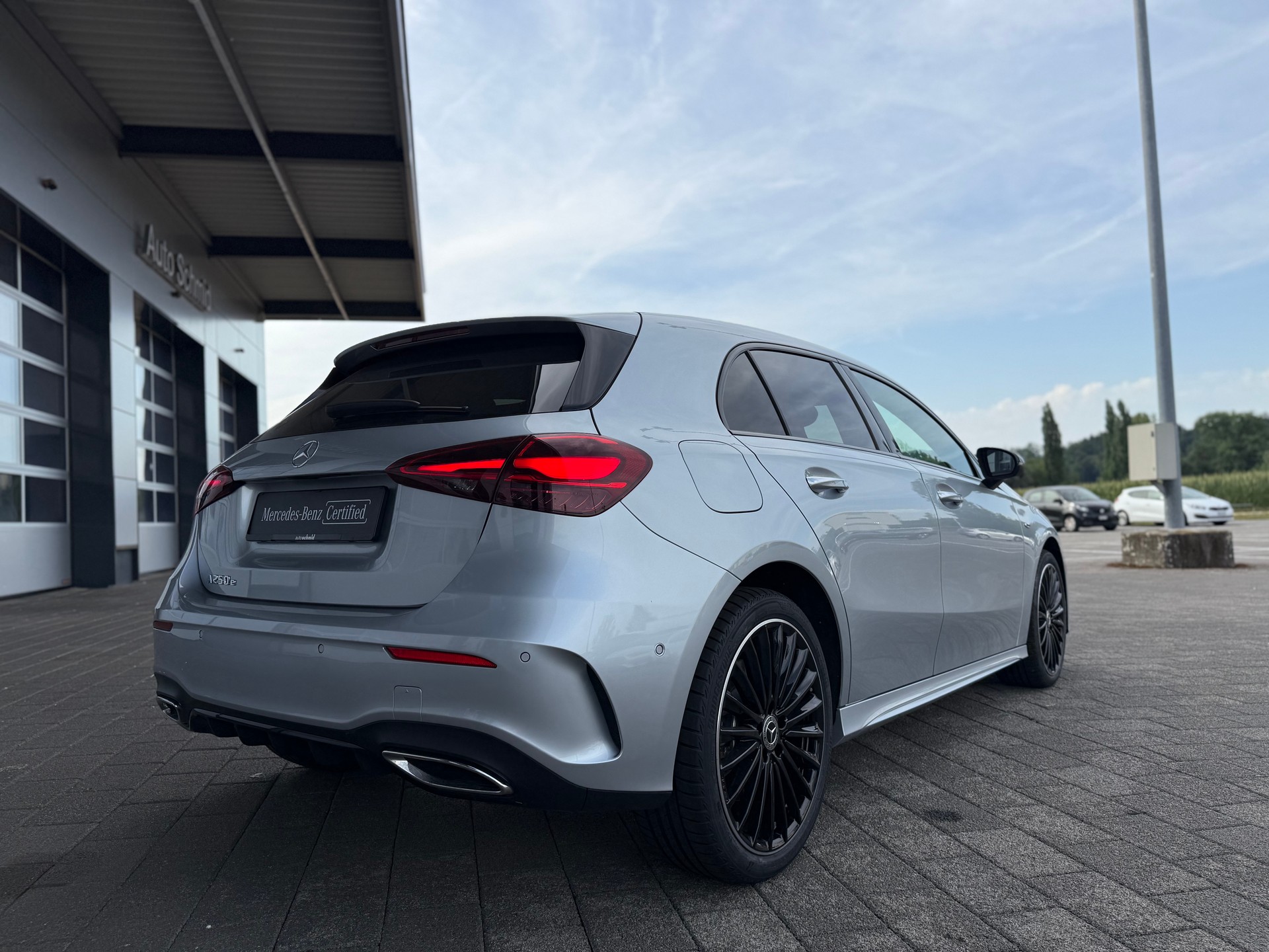 MERCEDES-BENZ A 250 e AMG Line 8G-DCT-showroom-element-1