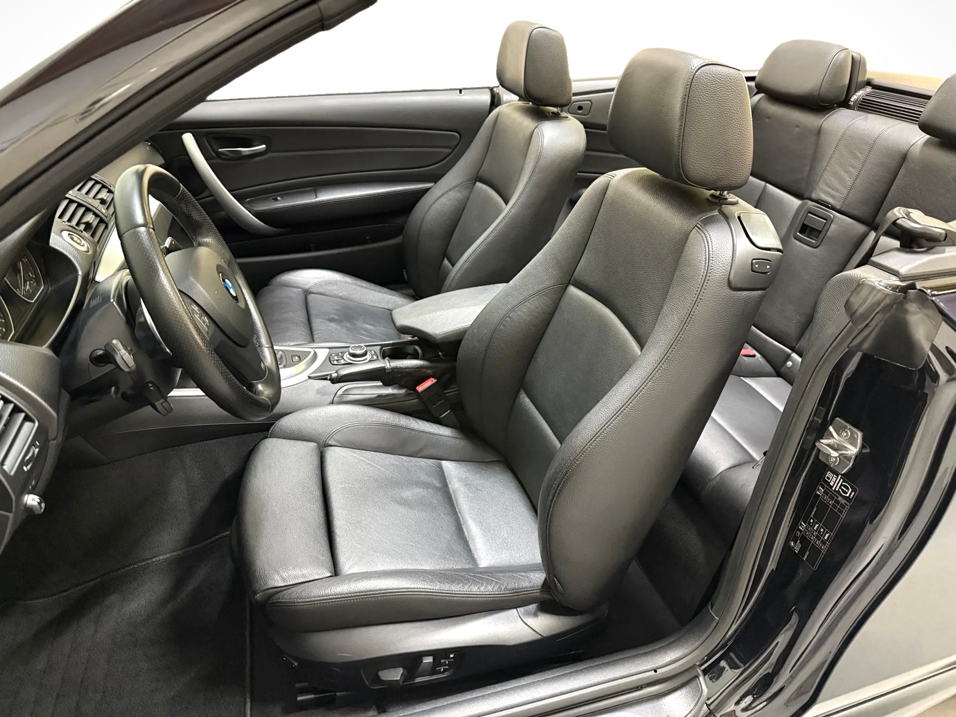 BMW 135i Cabrio DSG-image-14