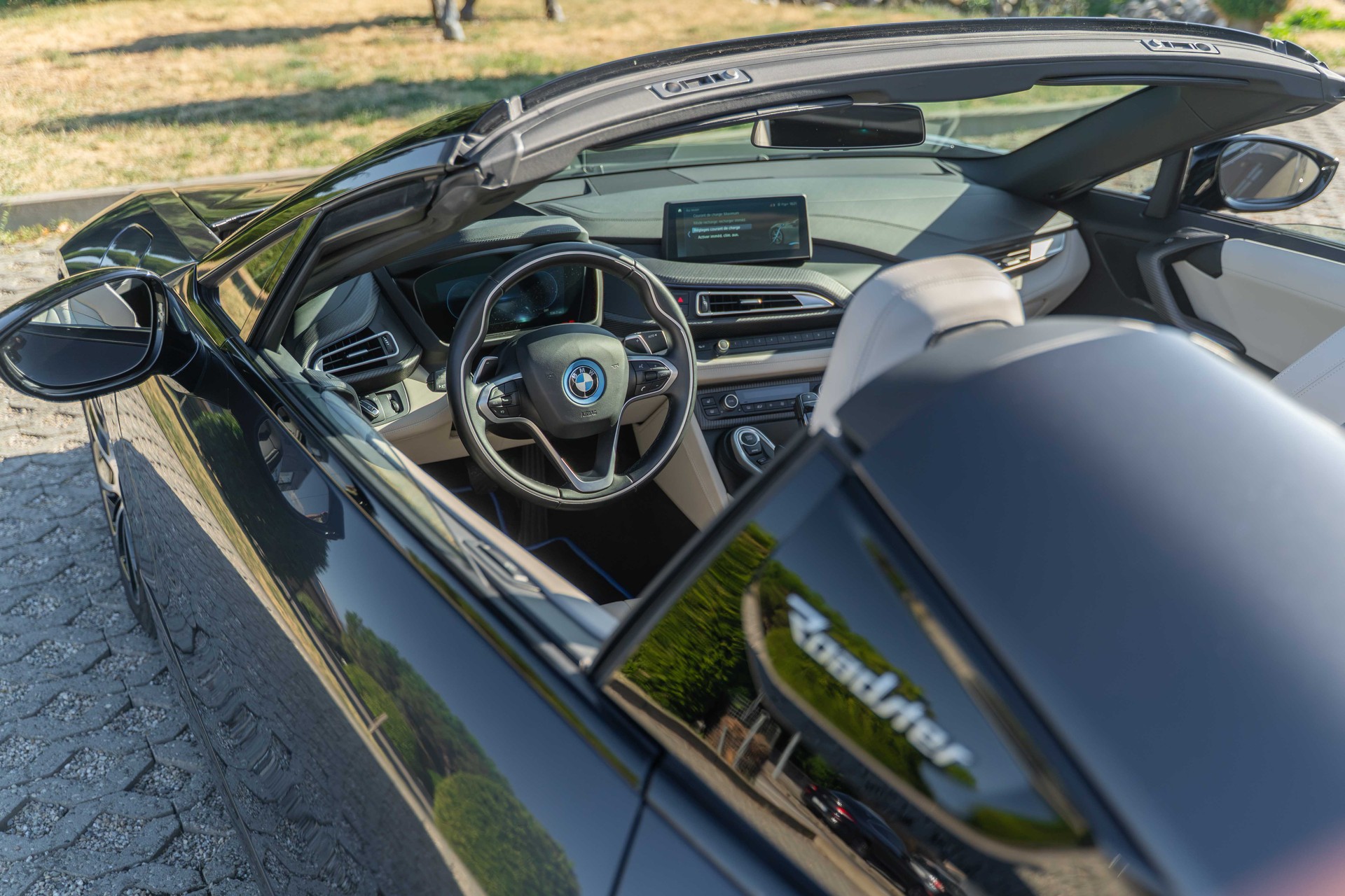 BMW i8 Roadster-image-12