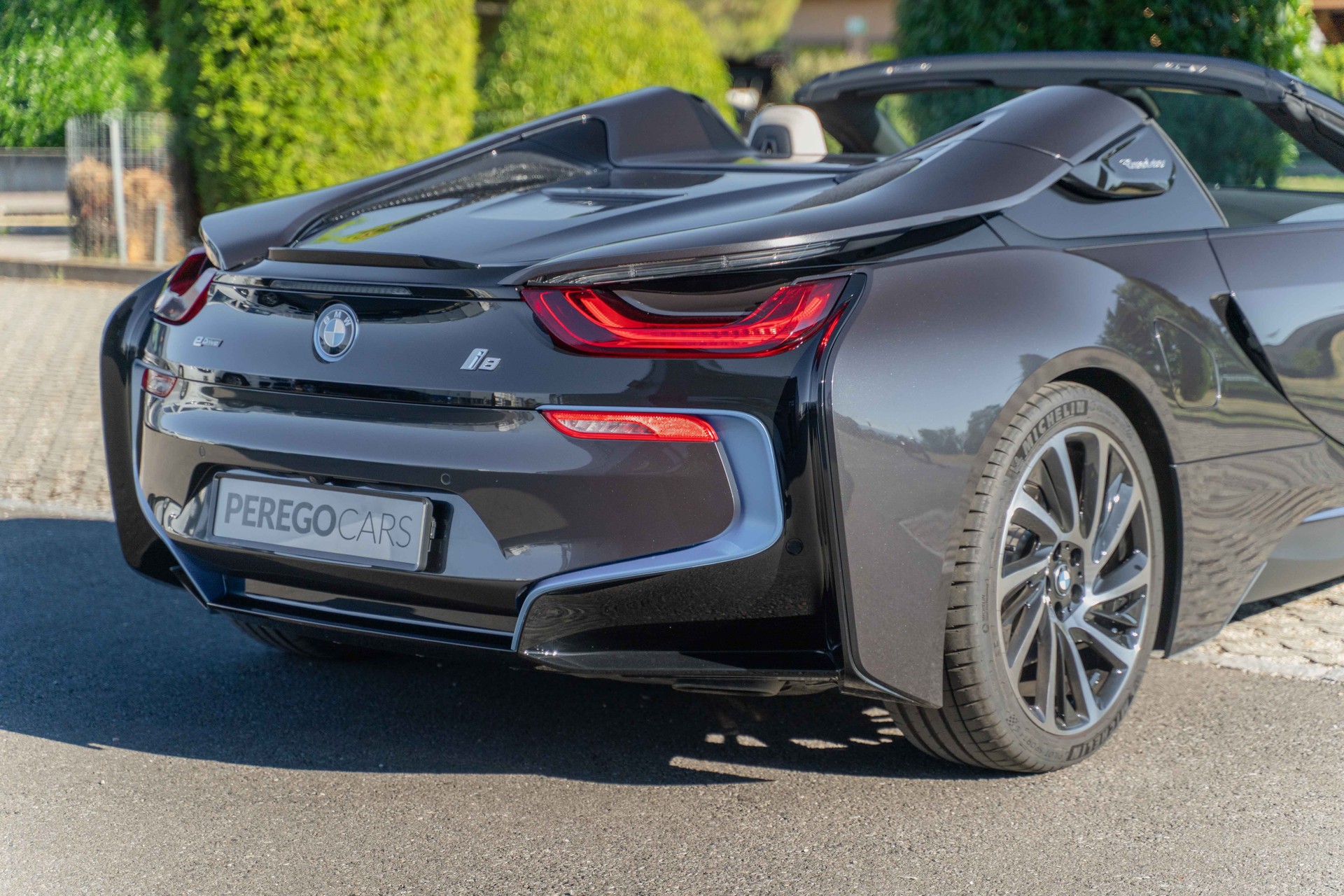BMW i8 Roadster-image-10