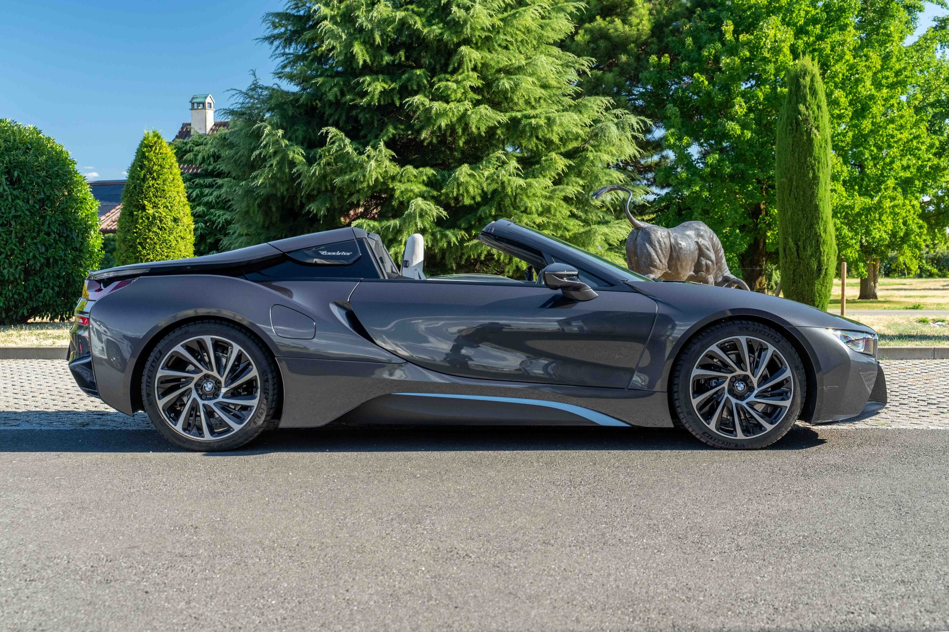 BMW i8 Roadster-image-5