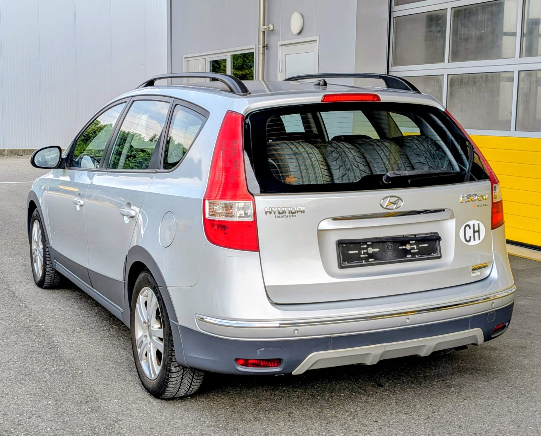 HYUNDAI i30 Wagon 2.0 CRDi Premium-image-3