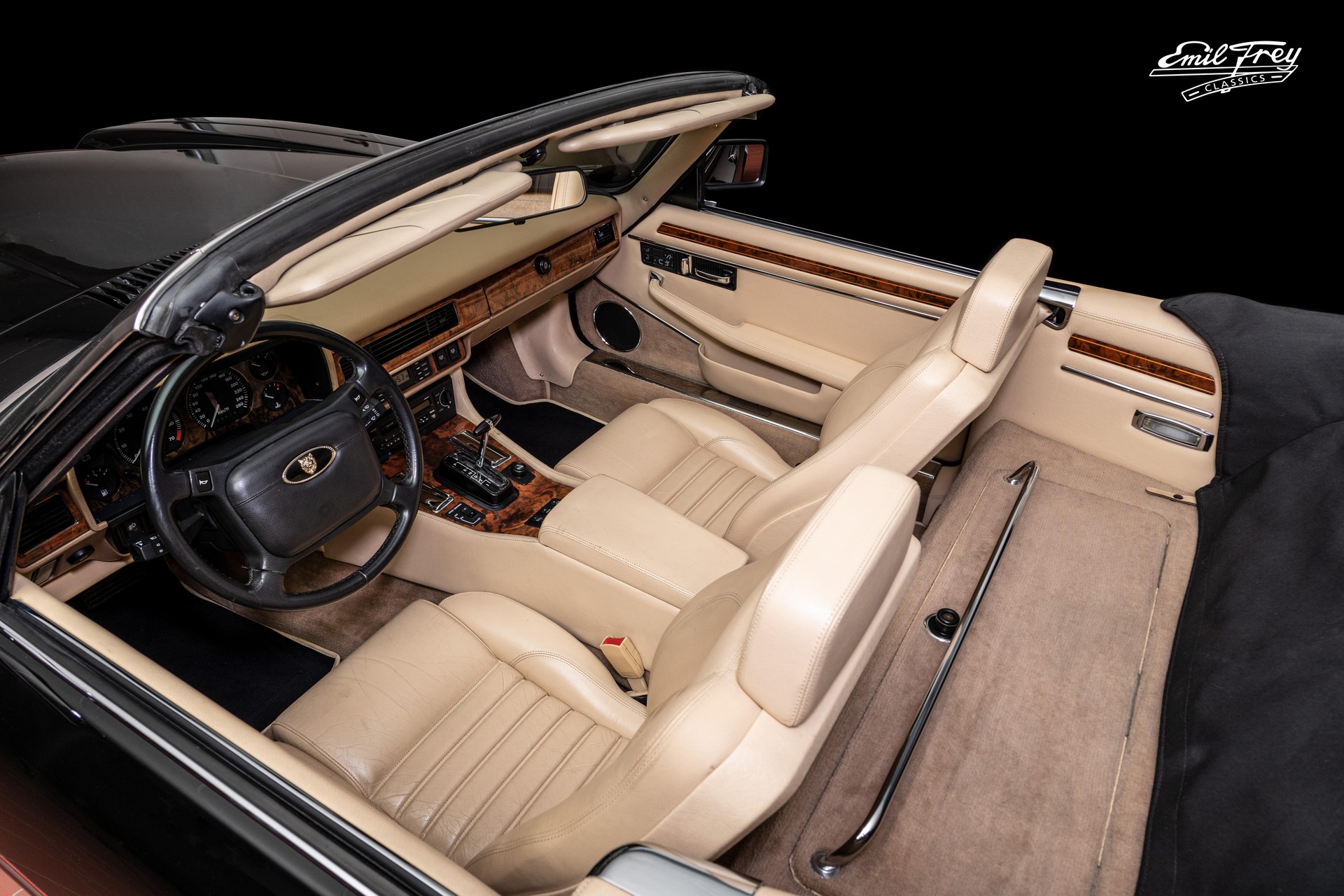 JAGUAR XJS V12 Convertible-showroom-element-2