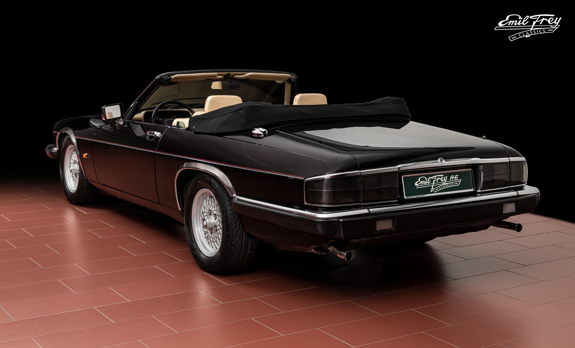 JAGUAR XJS V12 Convertible-showroom-element-1