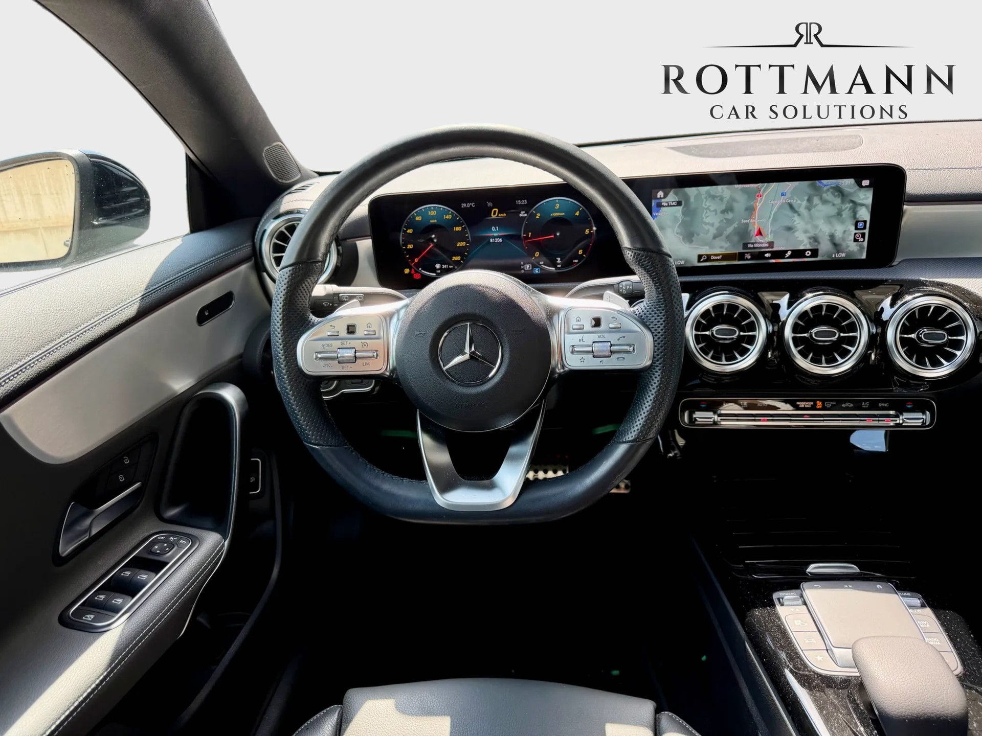 MERCEDES-BENZ CLA Shooting Brake 220 d 4Matic AMG Line-image-10
