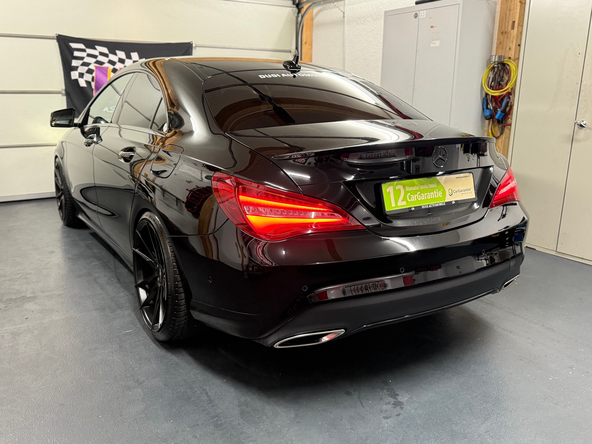 MERCEDES-BENZ CLA 200 Night Star 7G-DCT-showroom-element-3