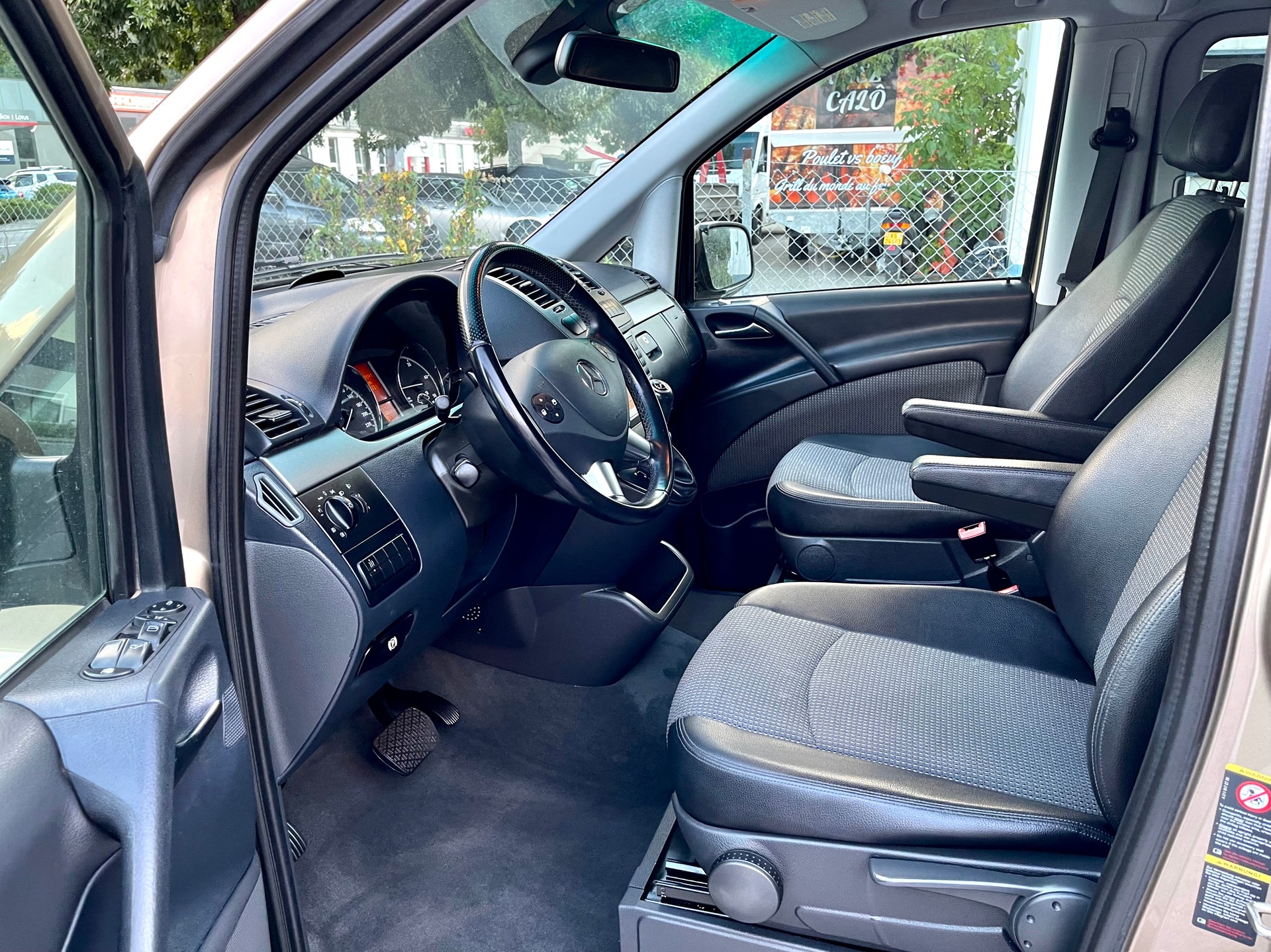 MERCEDES-BENZ Viano 3.0 CDI Blue Efficiency Ambiente A-image-4