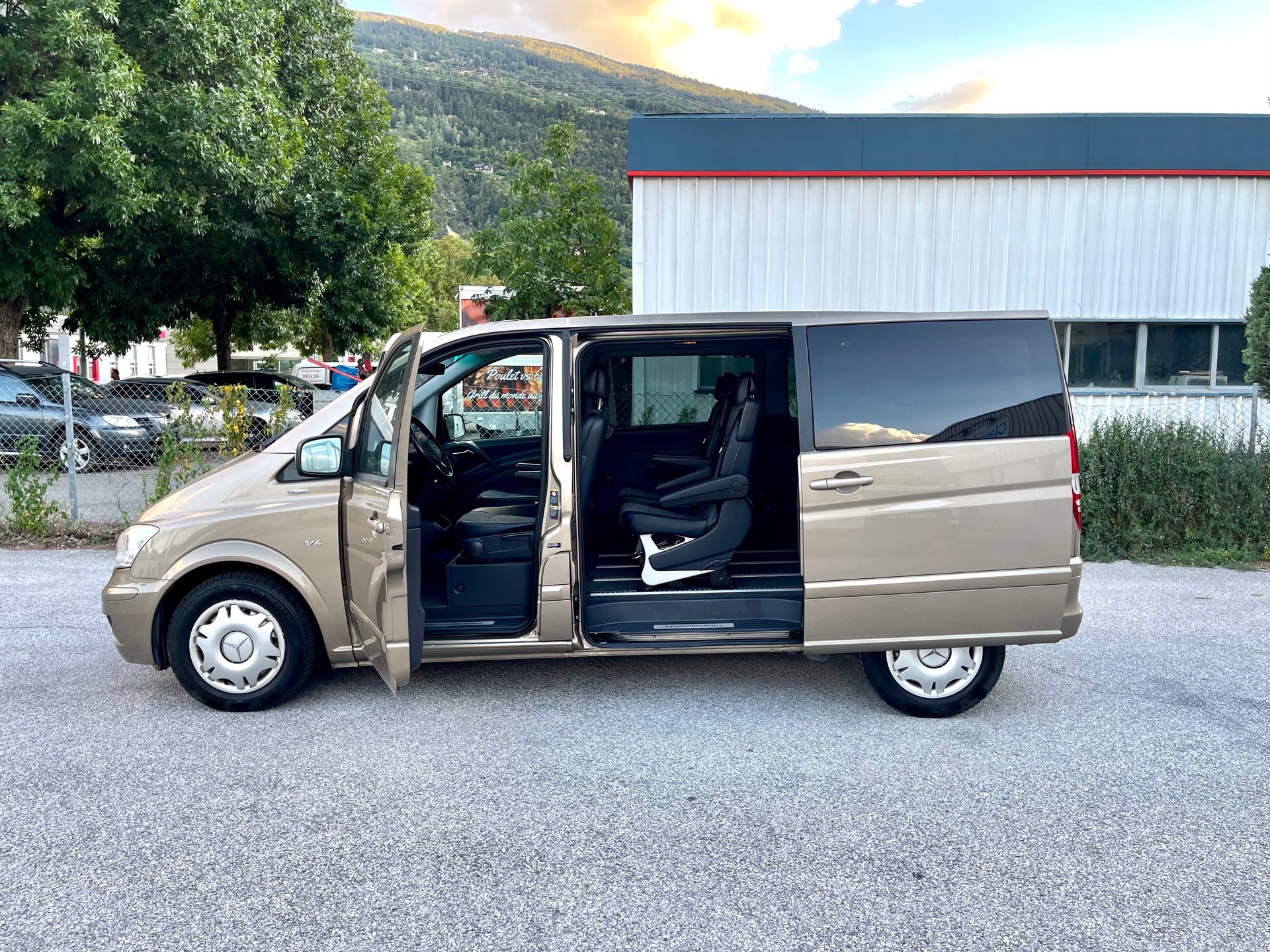 MERCEDES-BENZ Viano 3.0 CDI Blue Efficiency Ambiente A-image-5