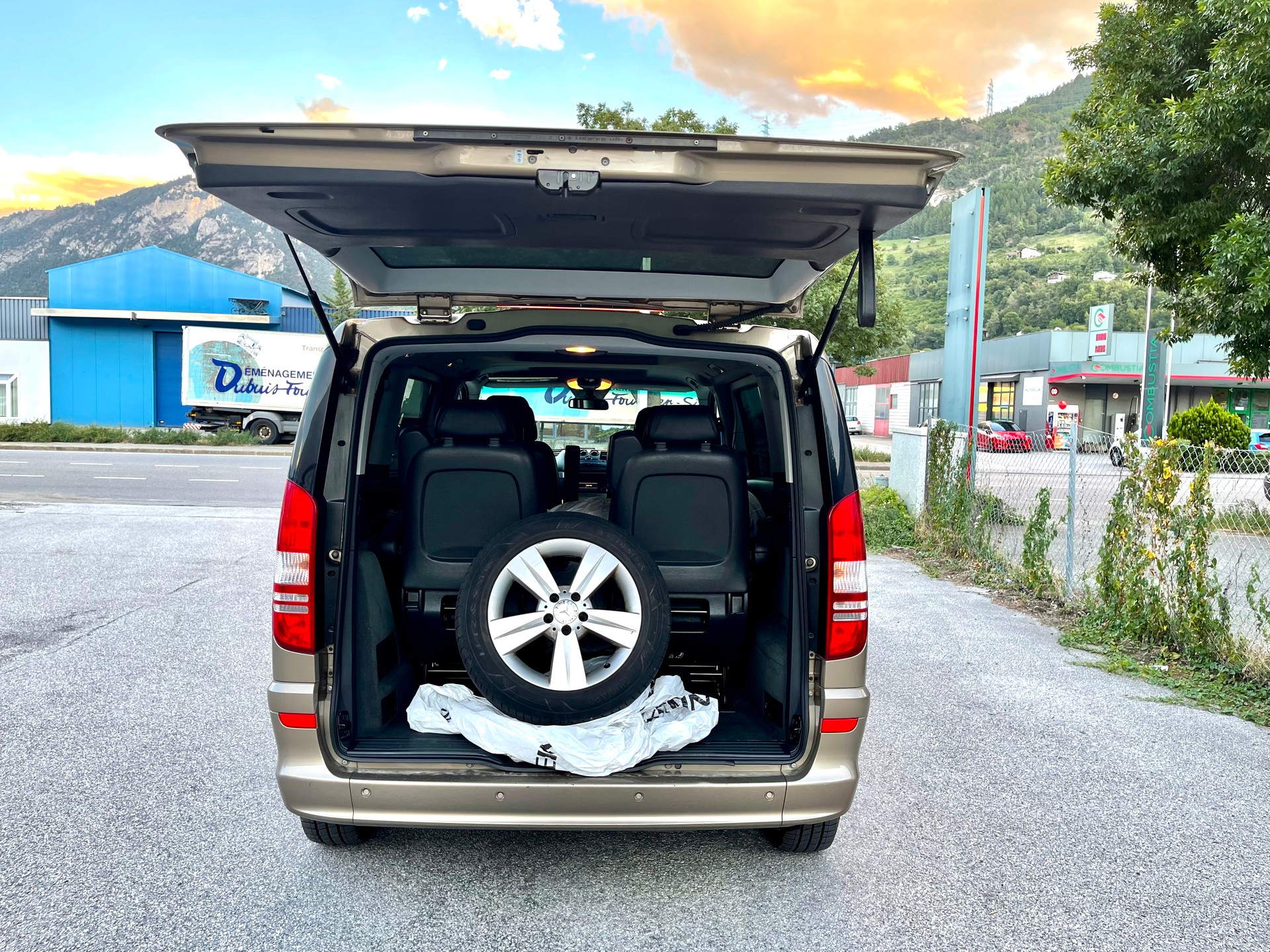 MERCEDES-BENZ Viano 3.0 CDI Blue Efficiency Ambiente A-showroom-element-1