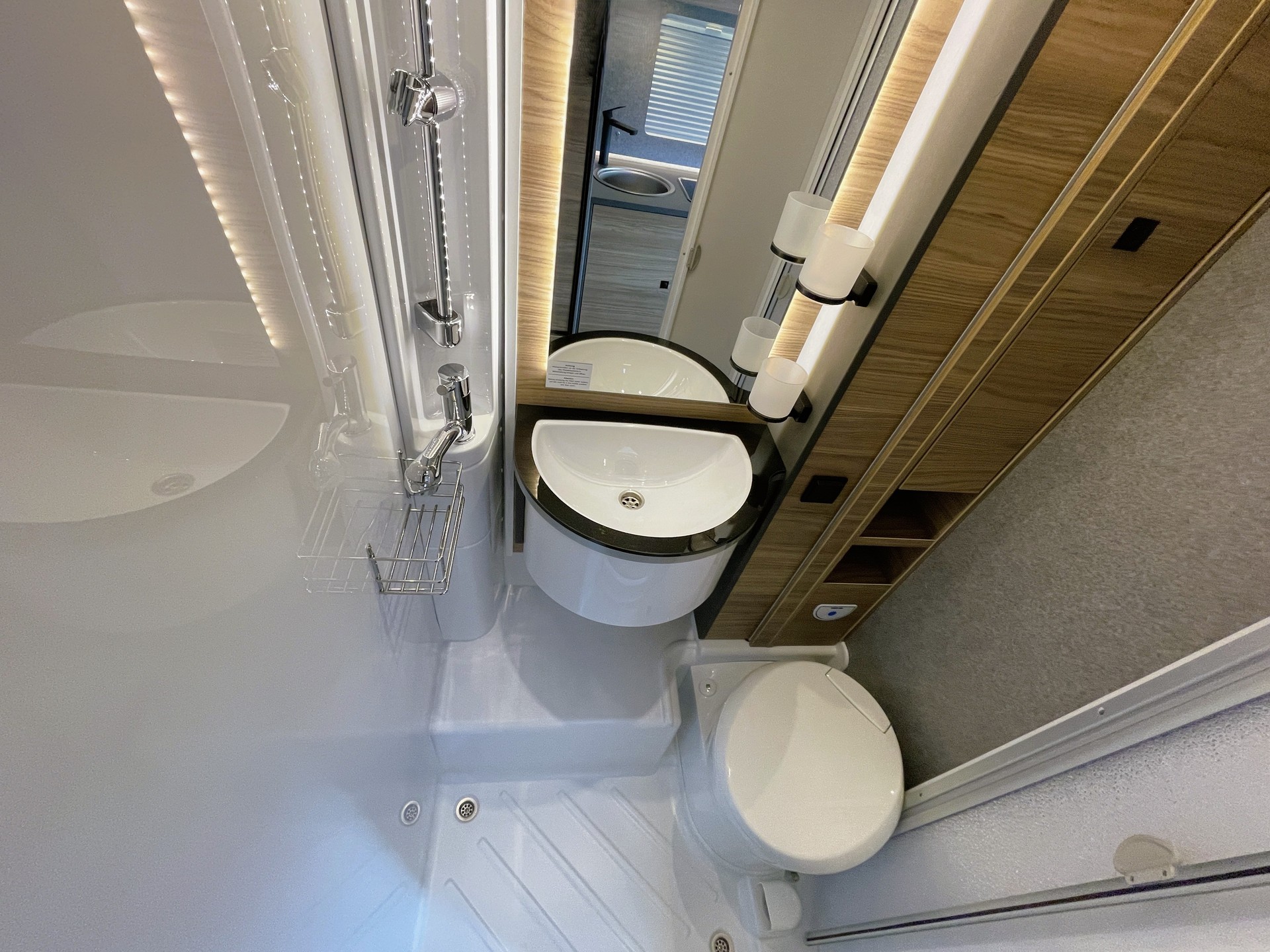 DETHLEFFS Globebus Performance 4x4 auf Basis VW Crafter-image-16