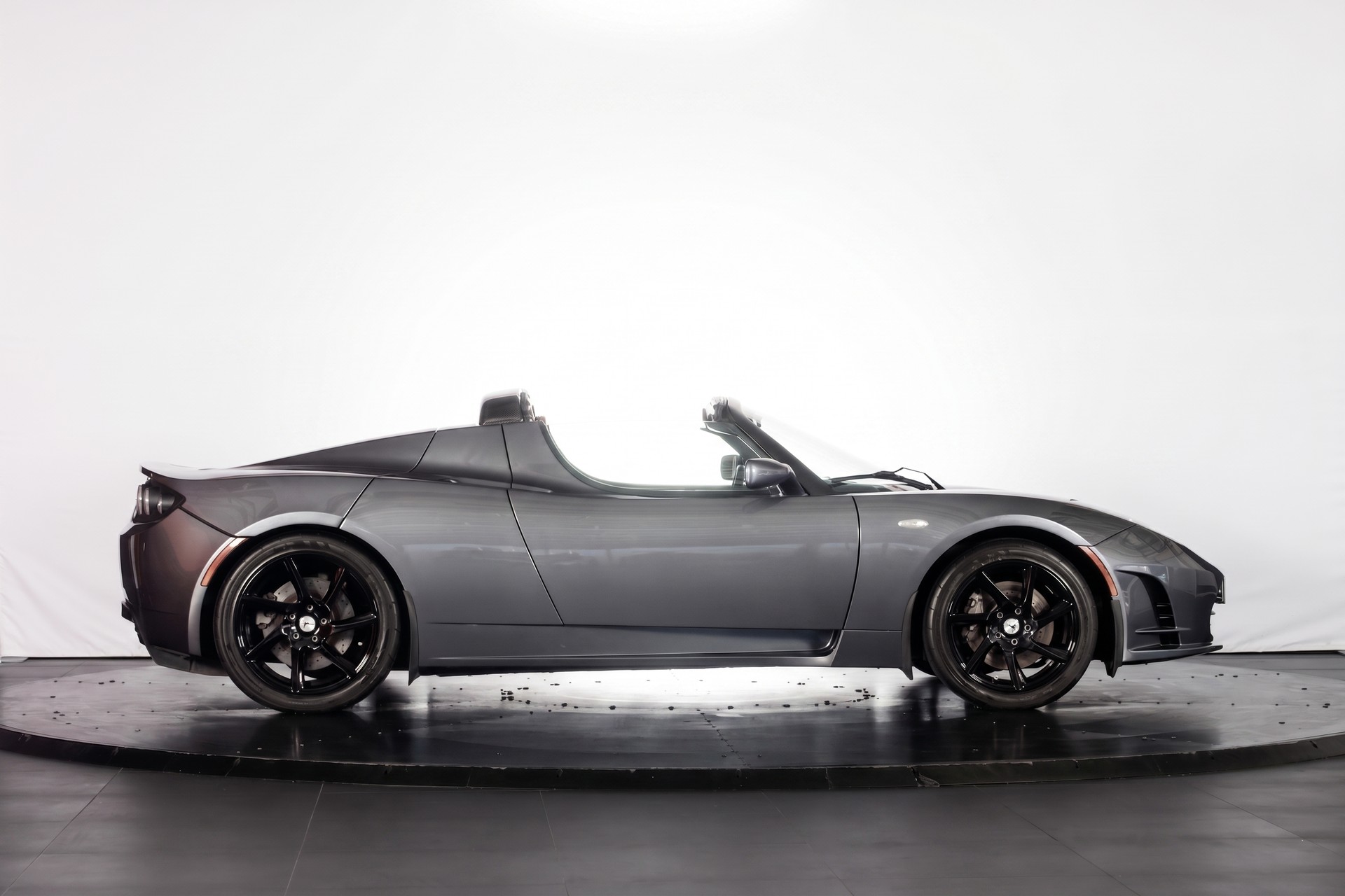TESLA Roadster * Carbon Hard-top * 8 wheels-showroom-element-3