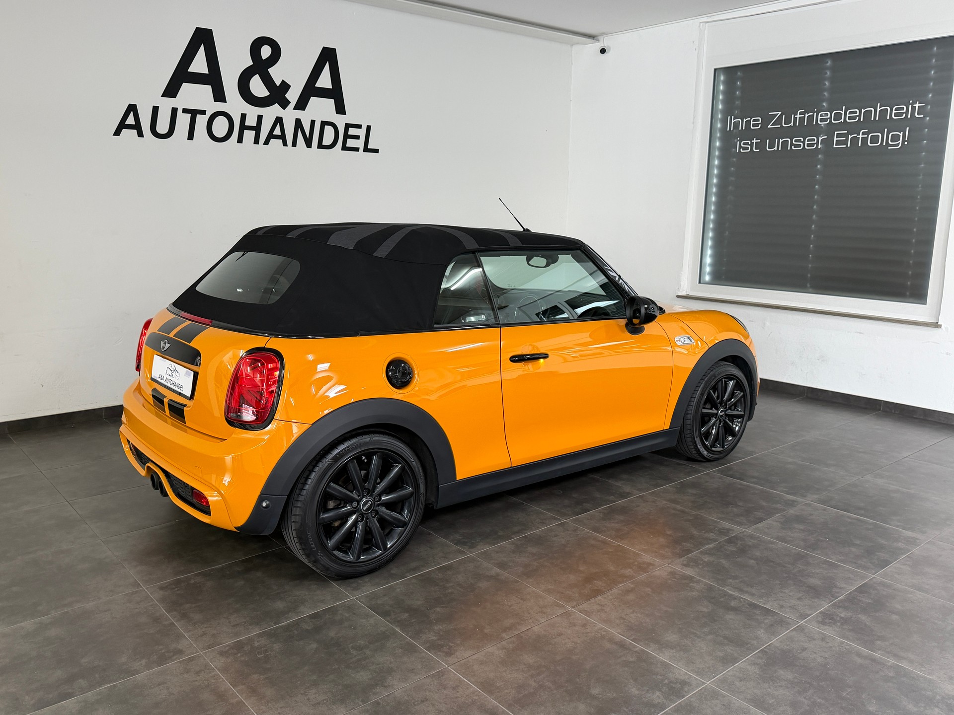 MINI Cooper S Cabriolet Steptronic-showroom-element-3