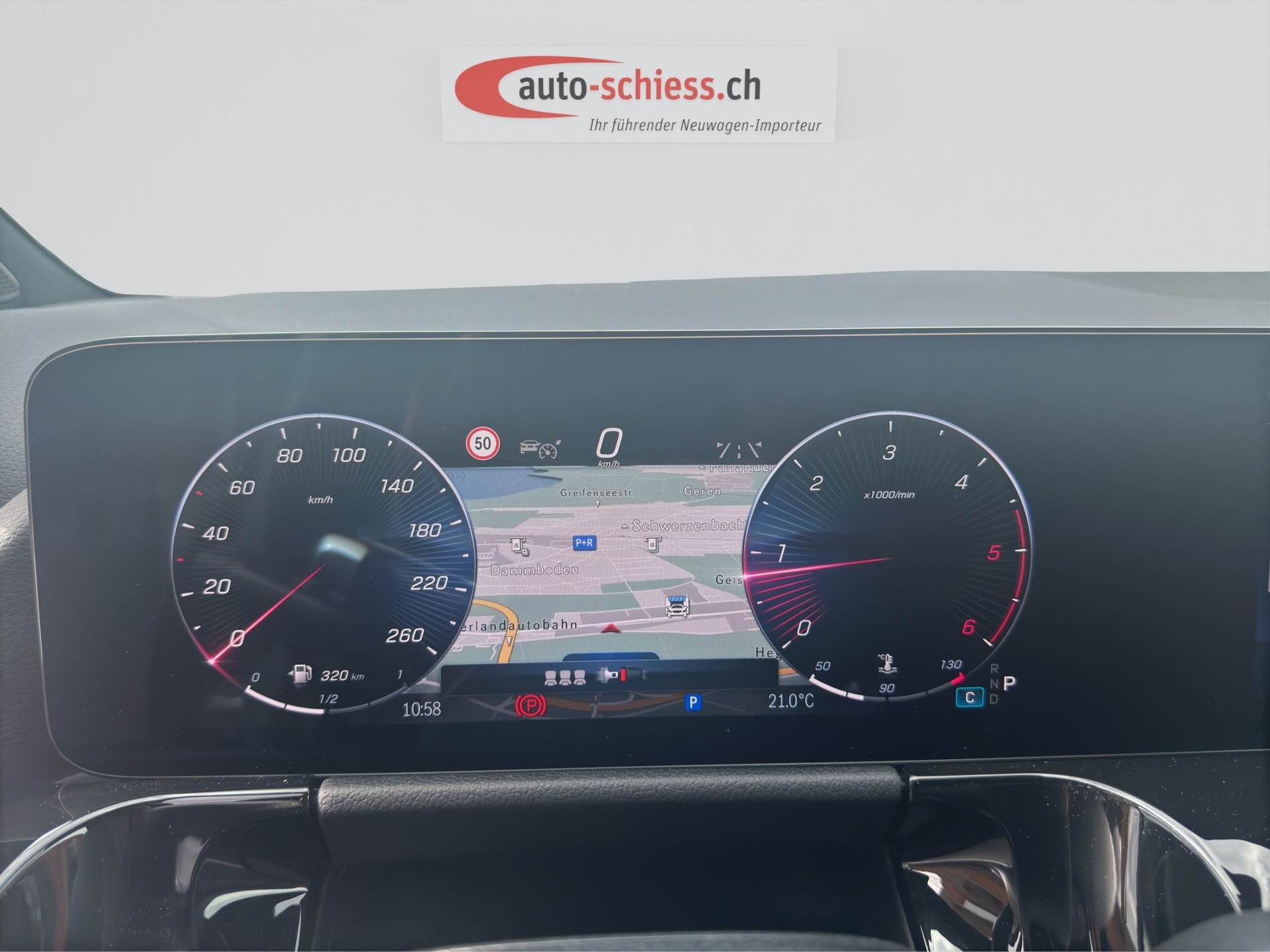 MERCEDES-BENZ GLA 220d 4Matic 8G-DCT AMG Line-image-11