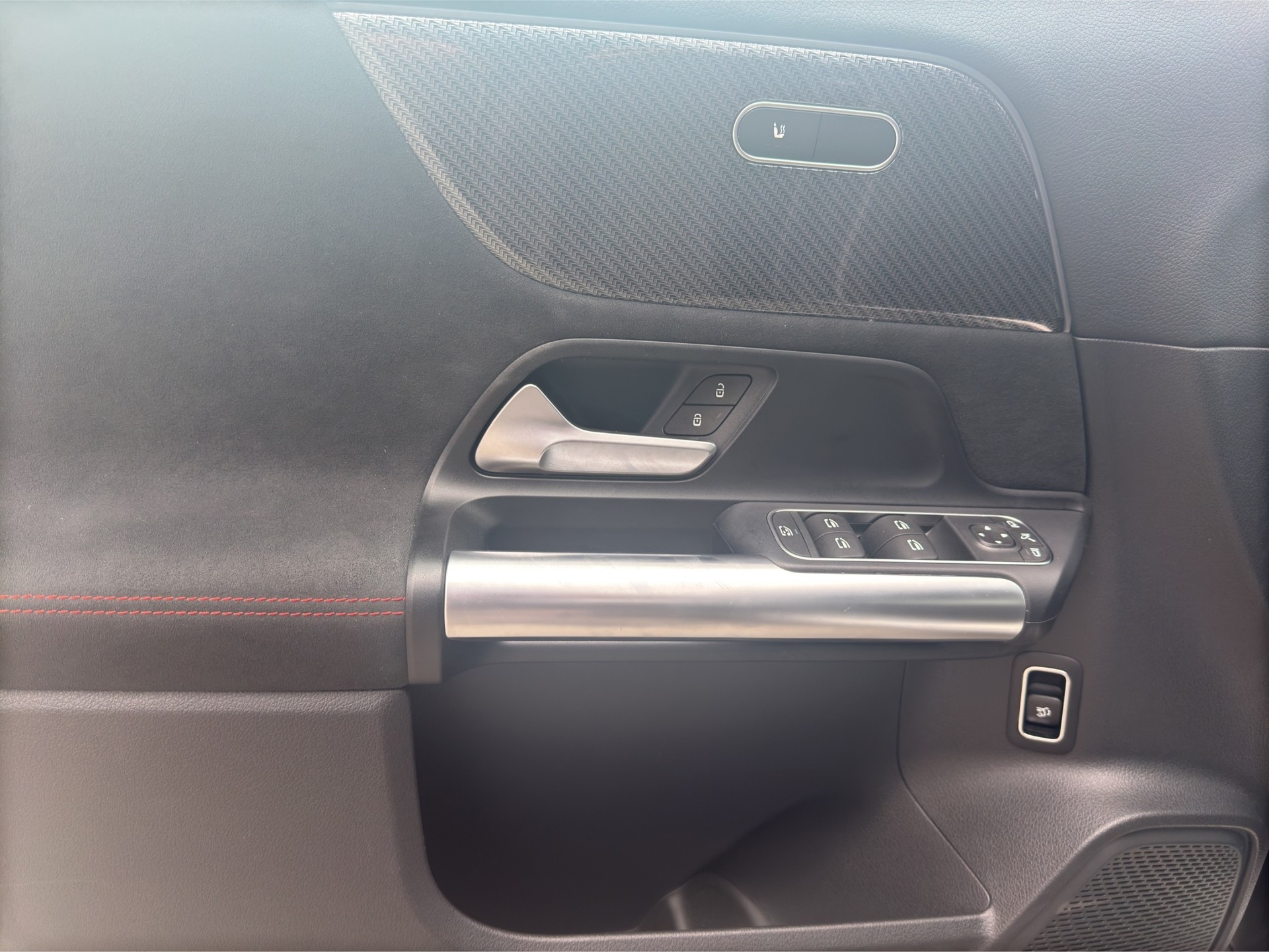 MERCEDES-BENZ GLA 220d 4Matic 8G-DCT AMG Line-image-9