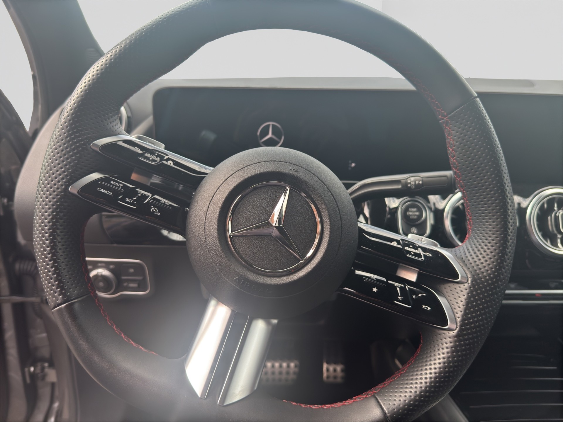 MERCEDES-BENZ GLA 220d 4Matic 8G-DCT AMG Line-image-8