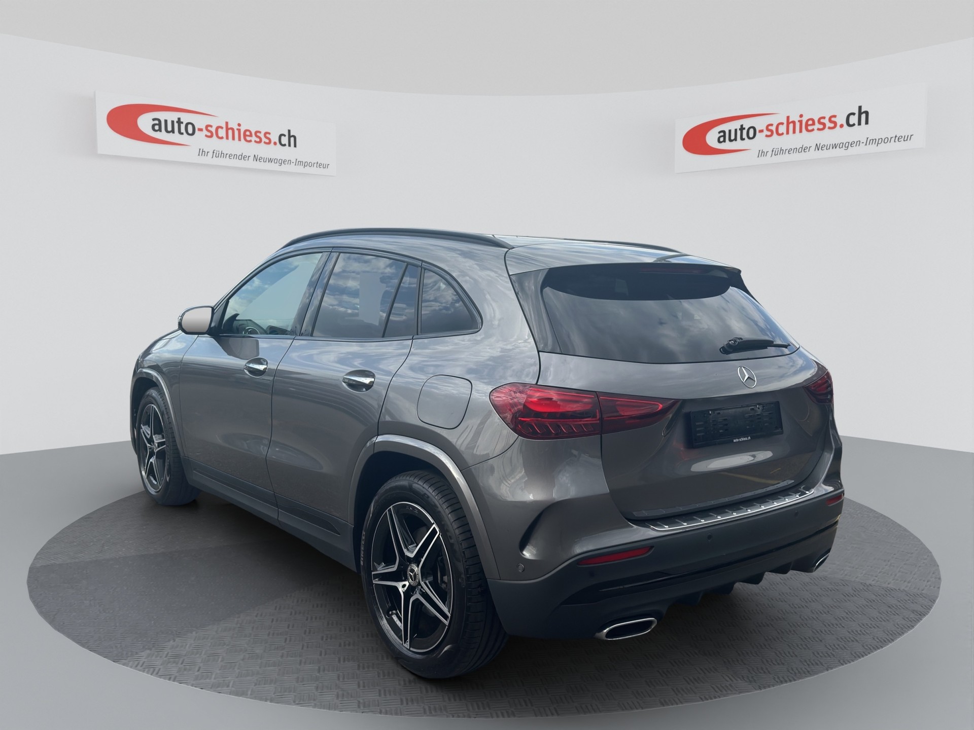 MERCEDES-BENZ GLA 220d 4Matic 8G-DCT AMG Line-showroom-element-2