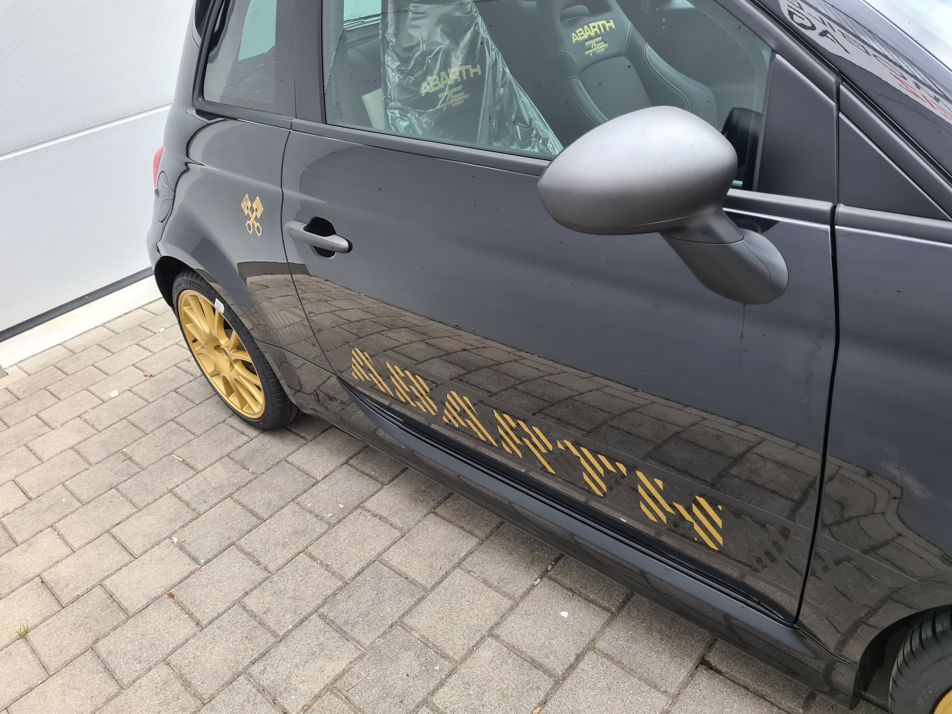 FIAT 695 1.4 16V Turbo Abarth 75° Anniversario-image-5