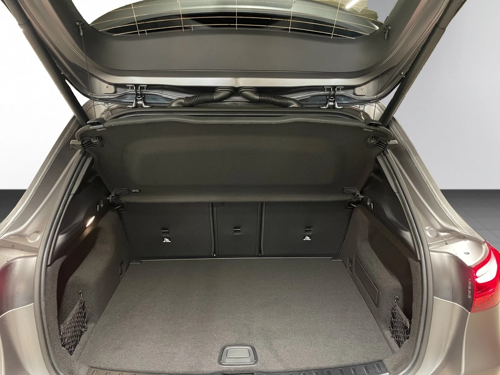 MERCEDES-BENZ GLA 250 4Matic 8G-DCT Swiss Star-image-5